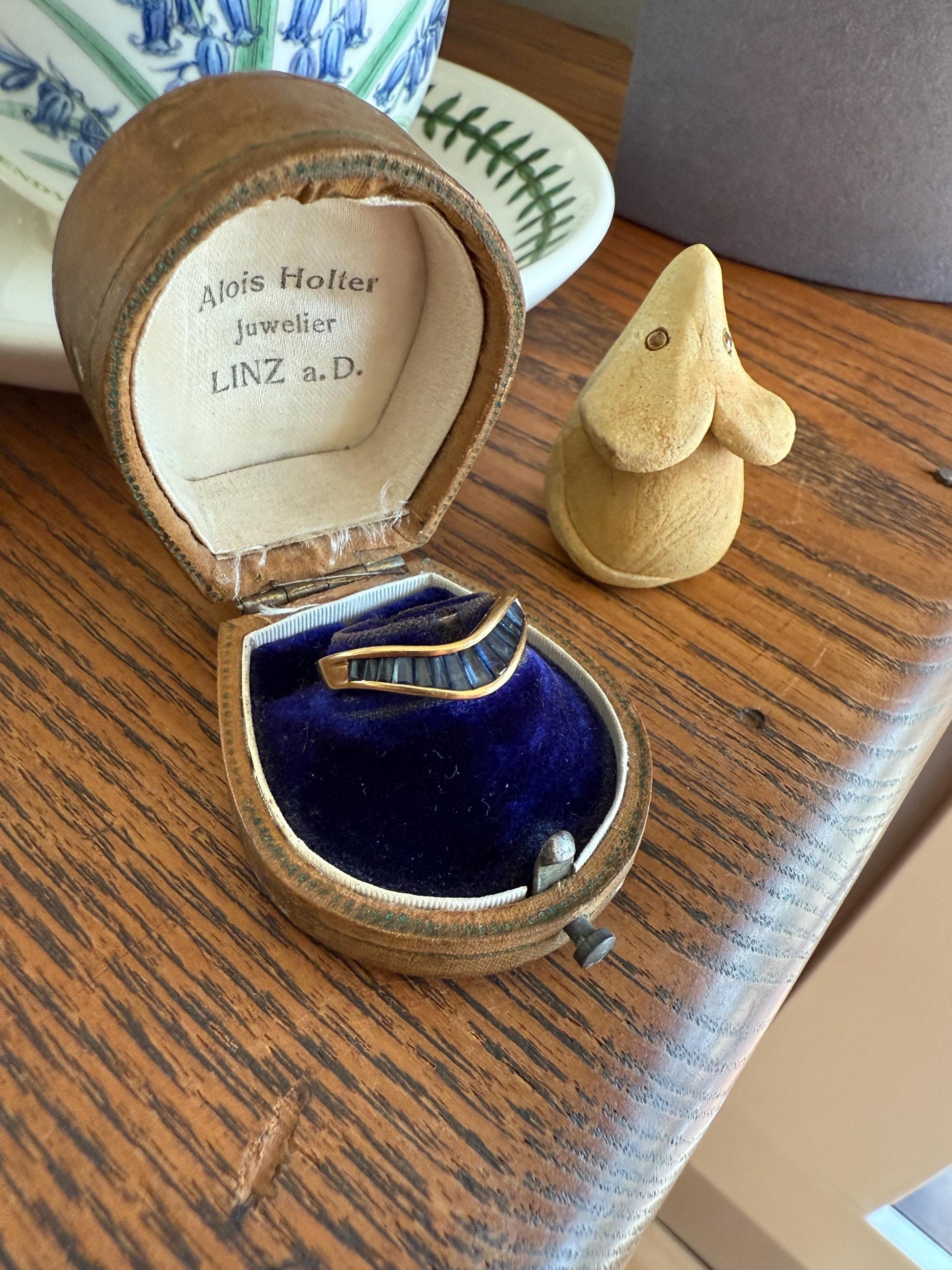 Chevron TIARA Tapered Baguette Trapezoid Cut Natural SAPPHIRES Blue Green Shimmer Vintage V Ring Stacker Wide Band Channel Set Chunky Gift