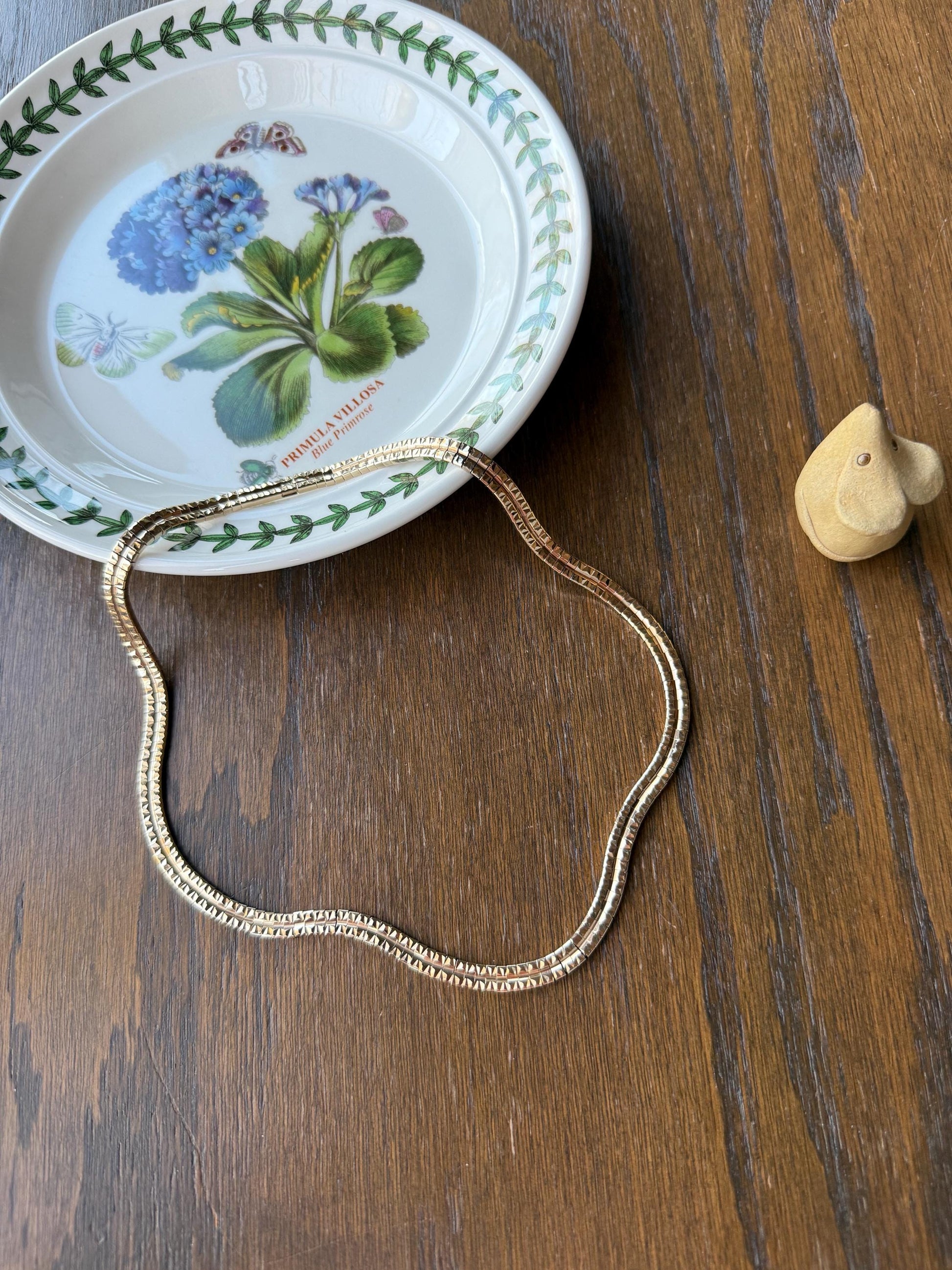 HEAVY Vintage c1963 Flat Omega CHAIN Necklace REVERSIBLE 33g 9k Gold Solid Shimmer Flat or Faceted Texture Glowing Linear Link Panels Retro