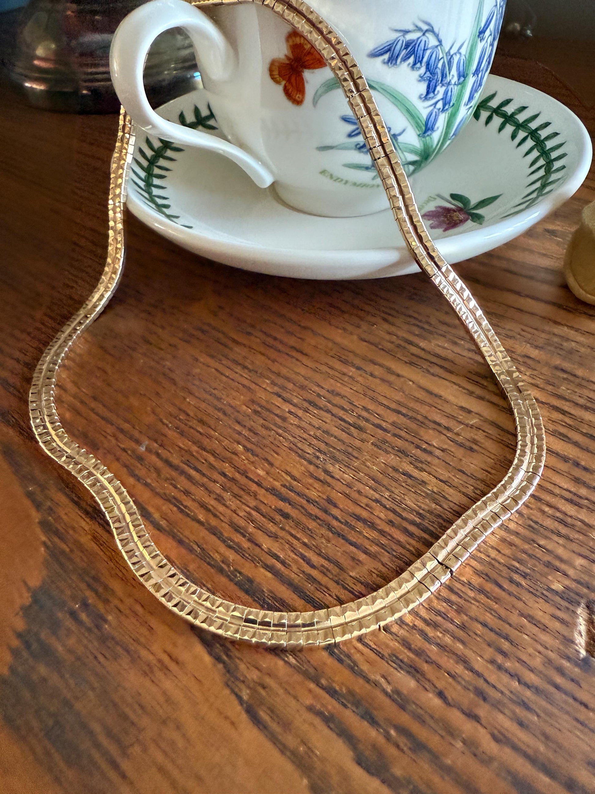 HEAVY Vintage c1963 Flat Omega CHAIN Necklace REVERSIBLE 33g 9k Gold Solid Shimmer Flat or Faceted Texture Glowing Linear Link Panels Retro