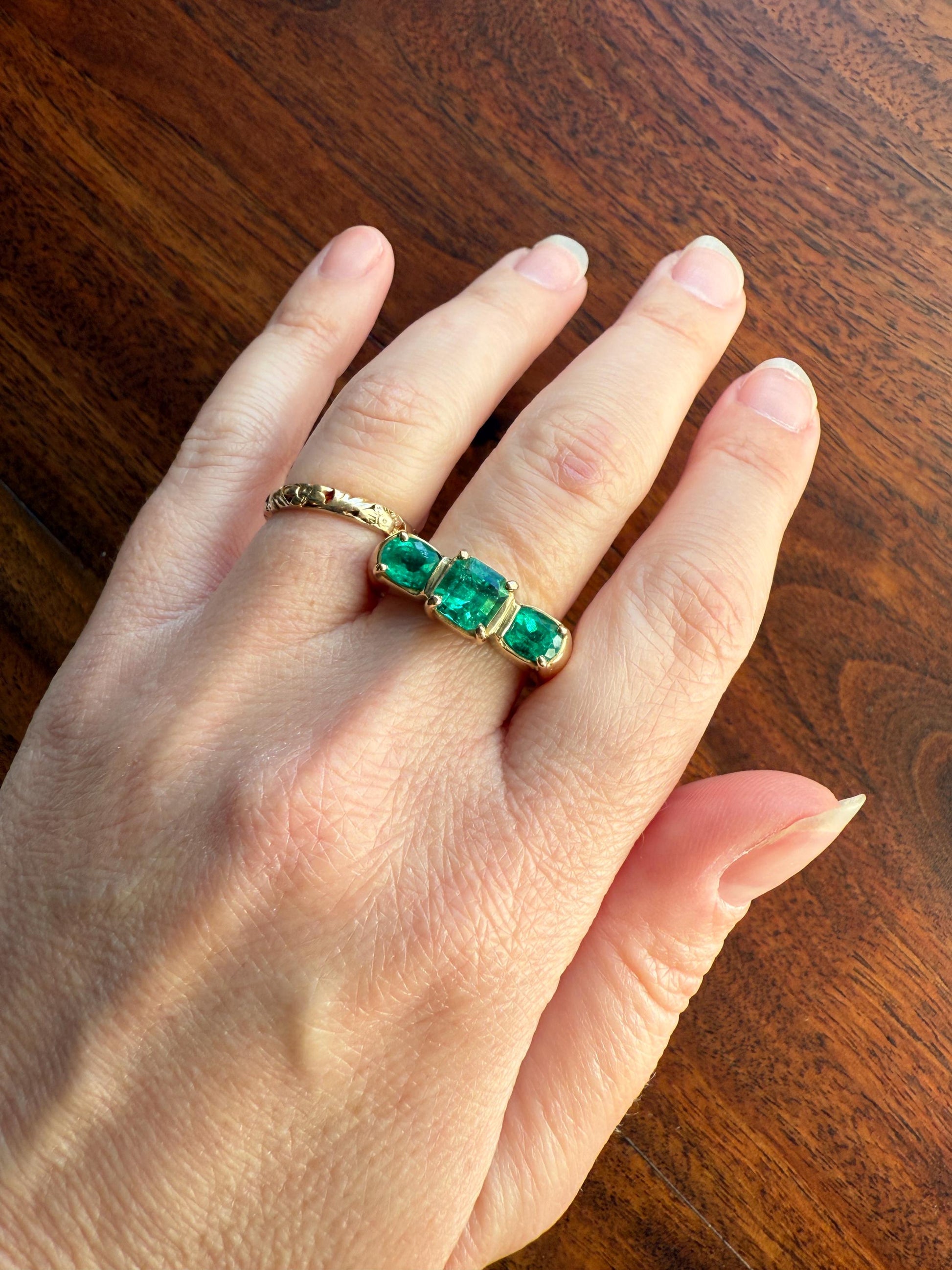 HEAVY Green EMERALD Chunky Vintage Three Stone Ring French 12g 18k Gold Wide Band Natural Oval & Emerald Cut Geometric Unique Retro