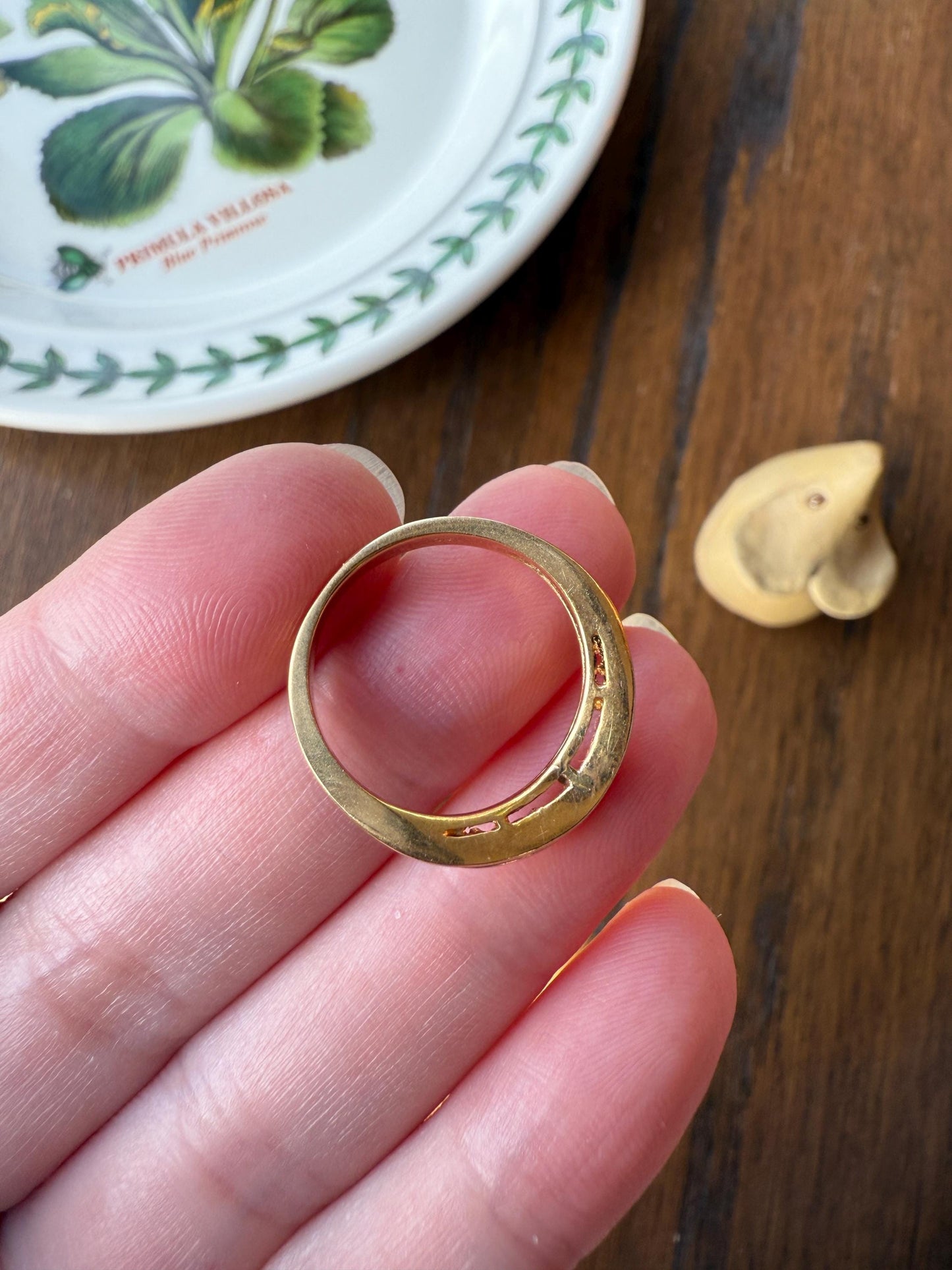 Chevron TIARA Tapered Baguette Trapezoid Cut Natural SAPPHIRES Blue Green Shimmer Vintage V Ring Stacker Wide Band Channel Set Chunky Gift