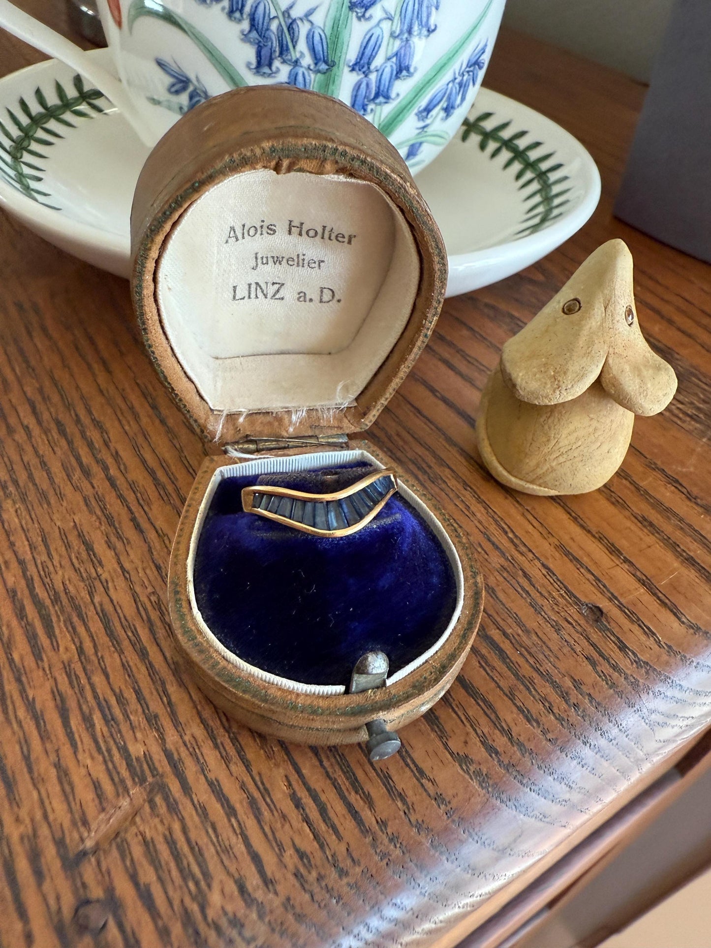 Chevron TIARA Tapered Baguette Trapezoid Cut Natural SAPPHIRES Blue Green Shimmer Vintage V Ring Stacker Wide Band Channel Set Chunky Gift