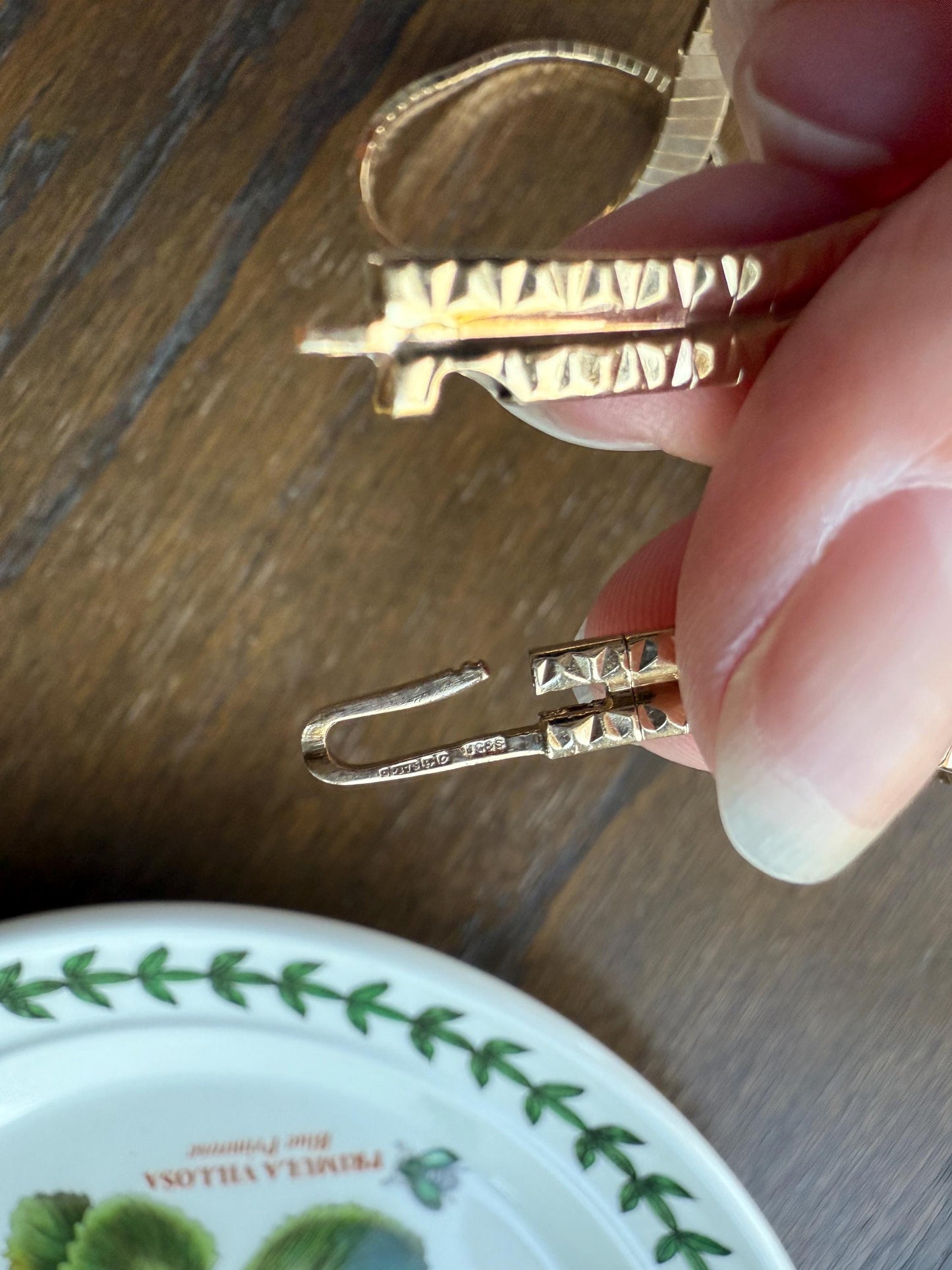 HEAVY Vintage c1963 Flat Omega CHAIN Necklace REVERSIBLE 33g 9k Gold Solid Shimmer Flat or Faceted Texture Glowing Linear Link Panels Retro