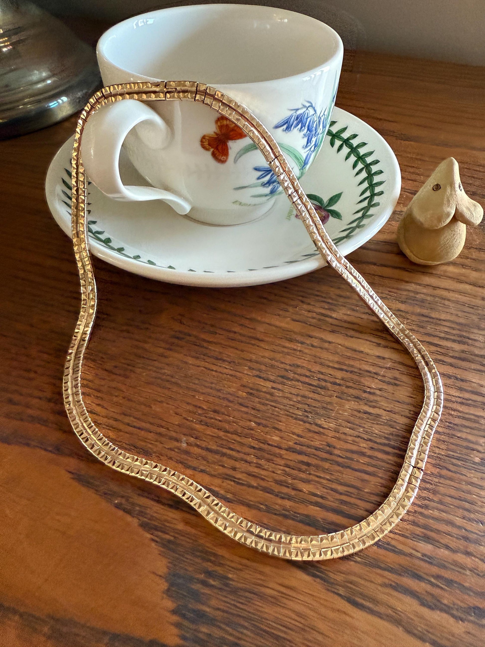 HEAVY Vintage c1963 Flat Omega CHAIN Necklace REVERSIBLE 33g 9k Gold Solid Shimmer Flat or Faceted Texture Glowing Linear Link Panels Retro