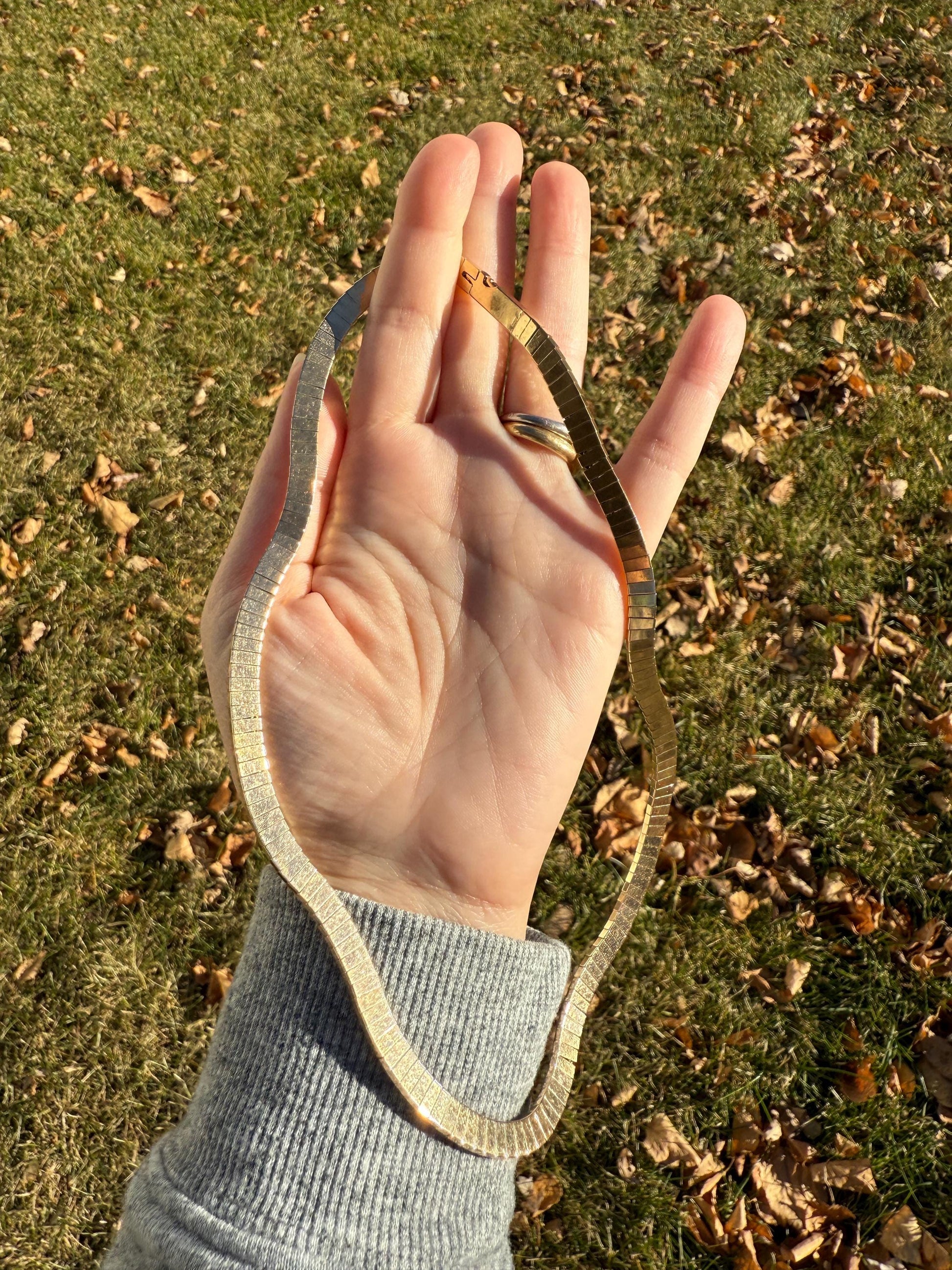 HEAVY Vintage c1963 Flat Omega CHAIN Necklace REVERSIBLE 33g 9k Gold Solid Shimmer Flat or Faceted Texture Glowing Linear Link Panels Retro