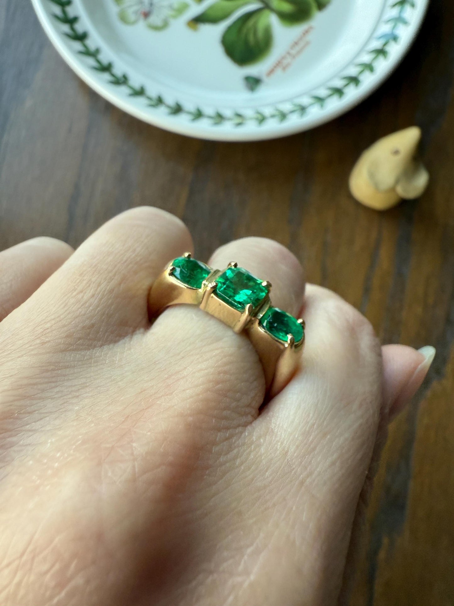 HEAVY Green EMERALD Chunky Vintage Three Stone Ring French 12g 18k Gold Wide Band Natural Oval & Emerald Cut Geometric Unique Retro