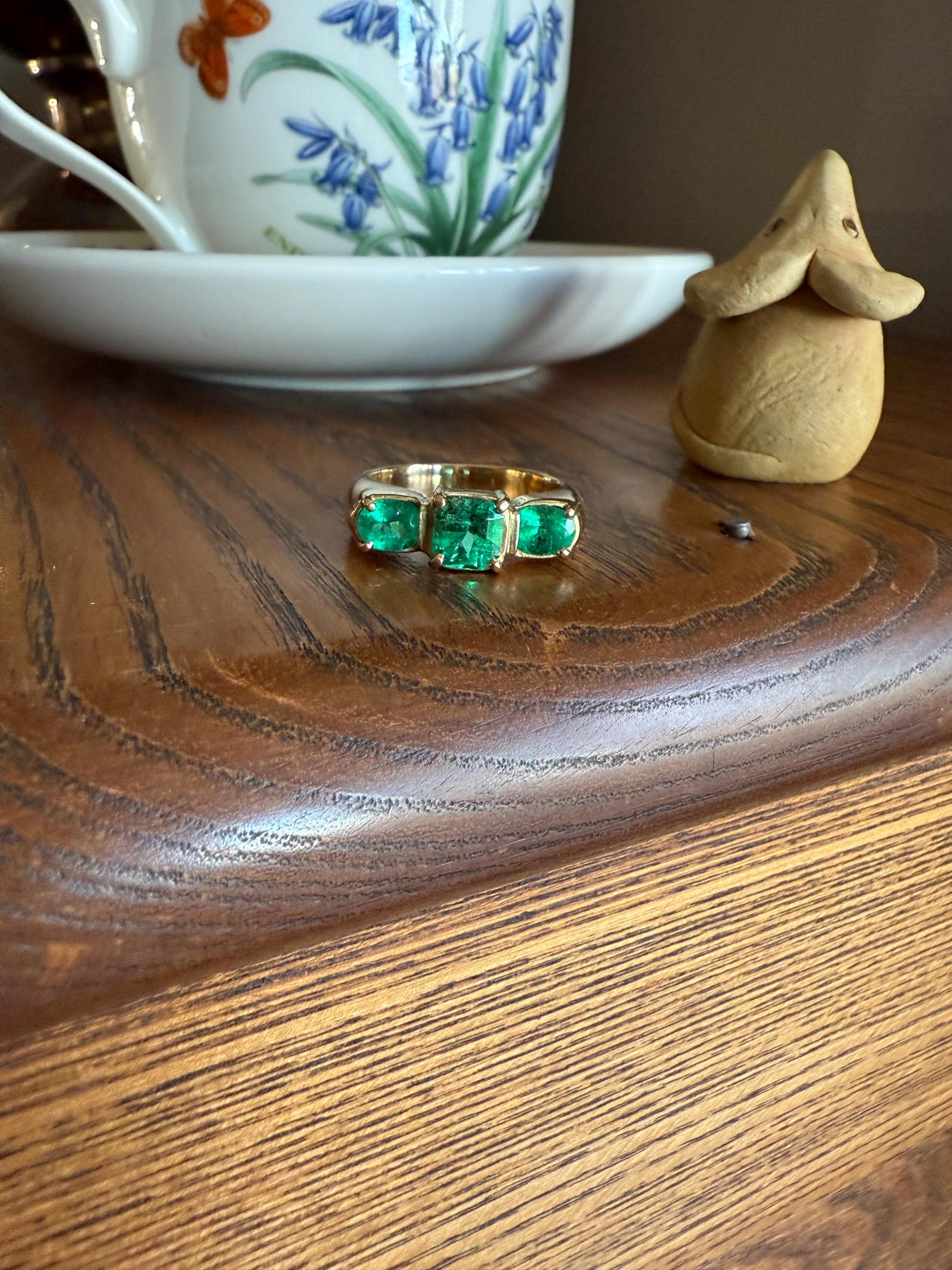 HEAVY Green EMERALD Chunky Vintage Three Stone Ring French 12g 18k Gold Wide Band Natural Oval & Emerald Cut Geometric Unique Retro