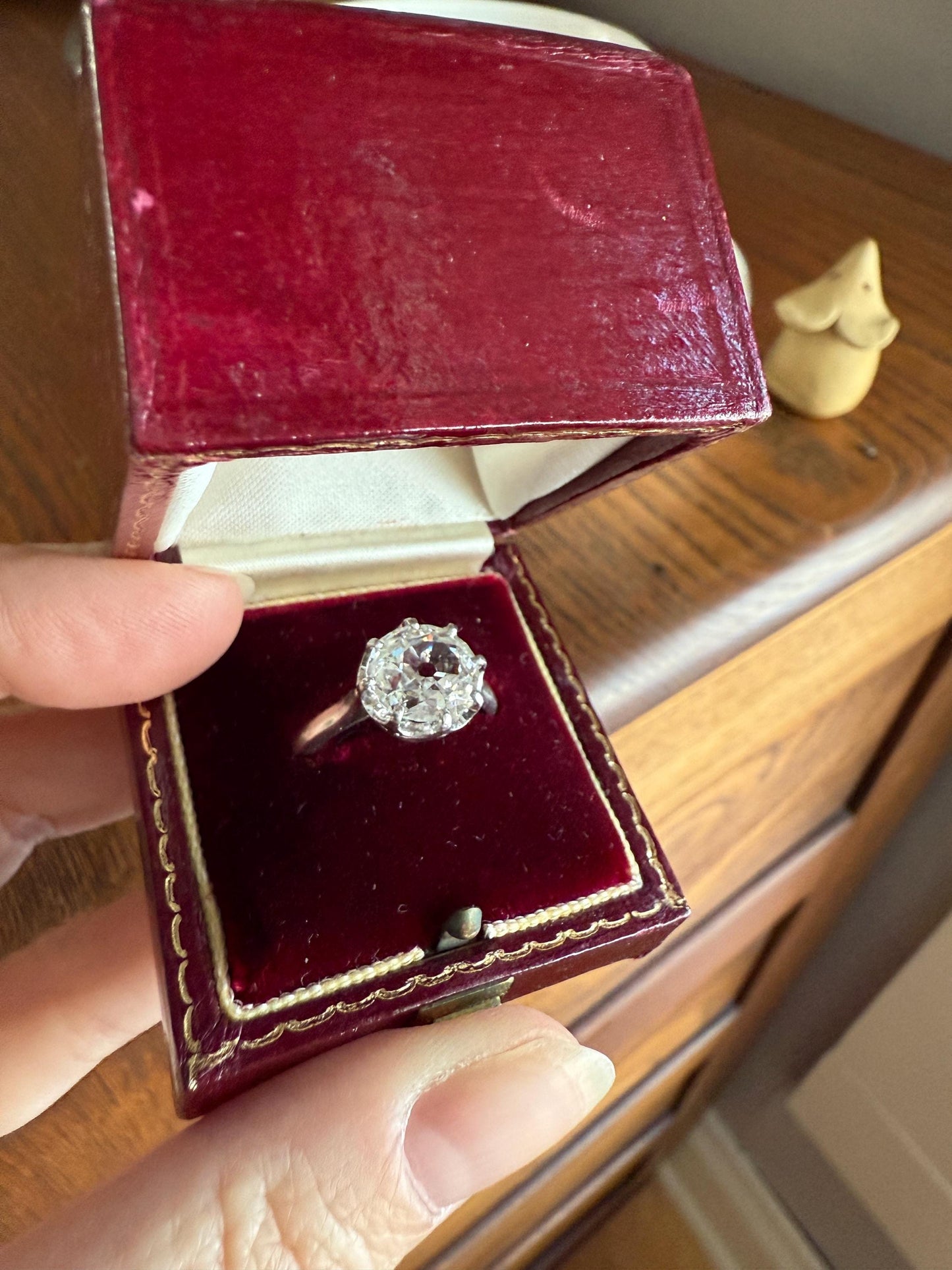 Antique 1.75 Carat Old Mine Cut DIAMOND East West OVAL Solitaire French Engagement Ring 18k White Gold Rainbow Stacker Love Gift Spready OMC
