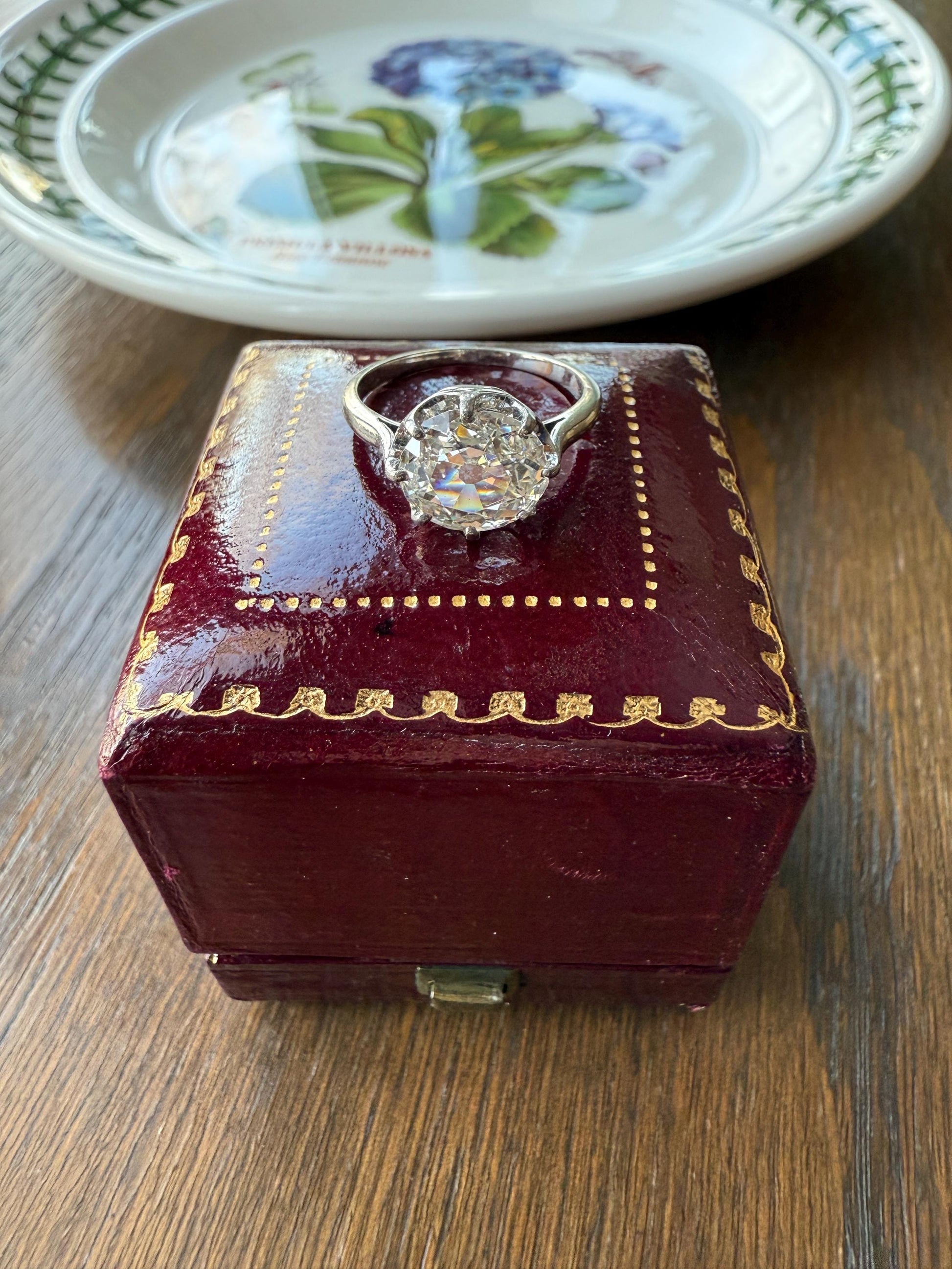 Antique 1.75 Carat Old Mine Cut DIAMOND East West OVAL Solitaire French Engagement Ring 18k White Gold Rainbow Stacker Love Gift Spready OMC
