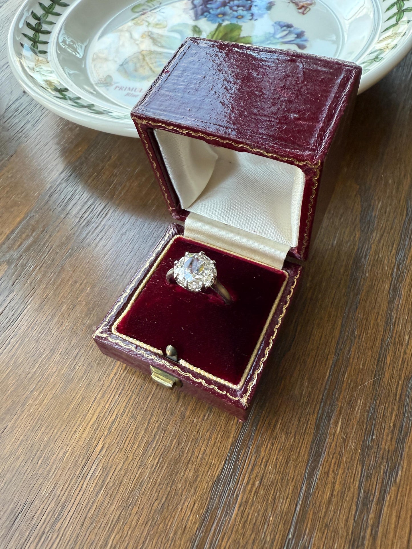Antique 1.75 Carat Old Mine Cut DIAMOND East West OVAL Solitaire French Engagement Ring 18k White Gold Rainbow Stacker Love Gift Spready OMC