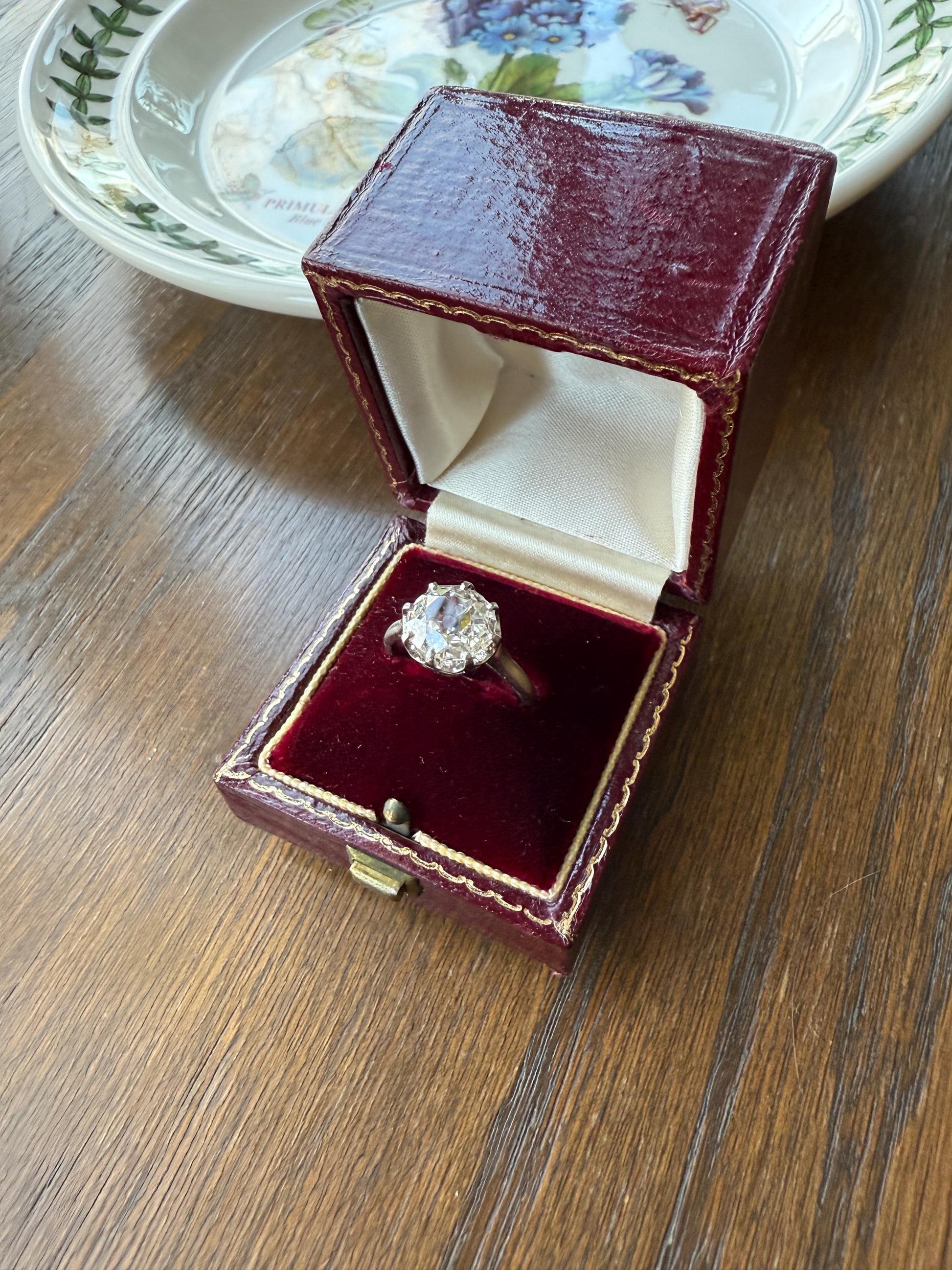 Antique 1.75 Carat Old Mine Cut DIAMOND East West OVAL Solitaire French Engagement Ring 18k White Gold Rainbow Stacker Love Gift Spready OMC