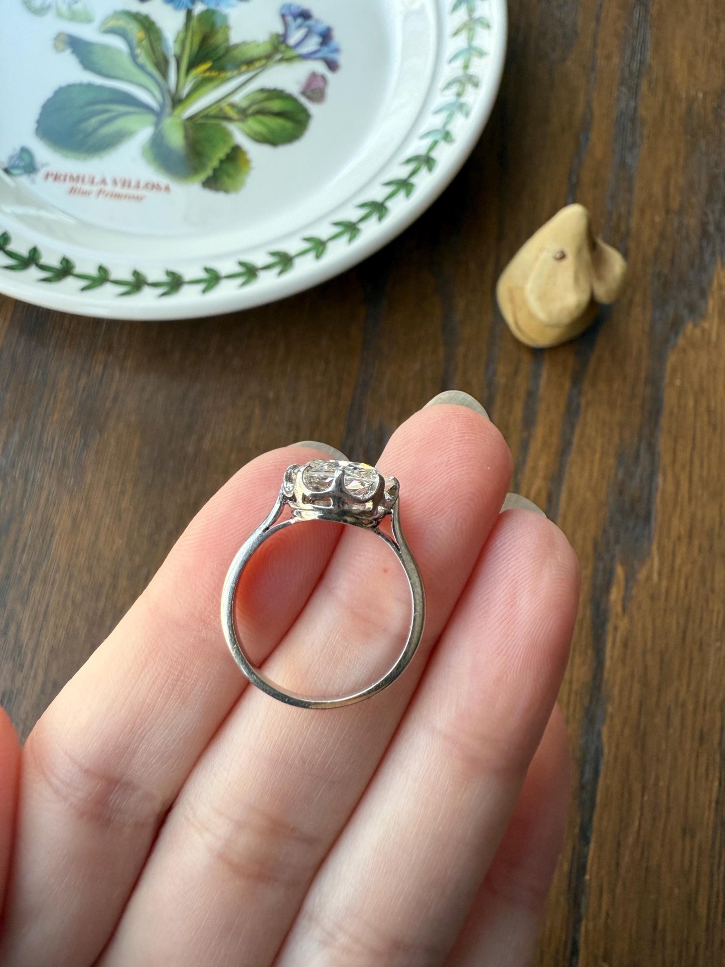 Antique 1.75 Carat Old Mine Cut DIAMOND East West OVAL Solitaire French Engagement Ring 18k White Gold Rainbow Stacker Love Gift Spready OMC