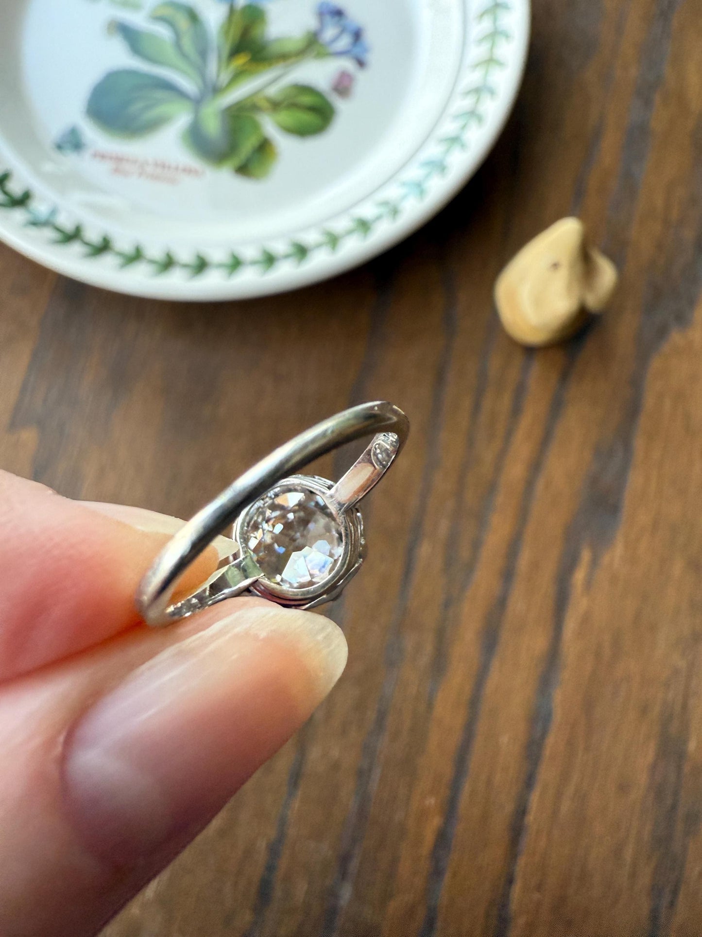 Antique 1.75 Carat Old Mine Cut DIAMOND East West OVAL Solitaire French Engagement Ring 18k White Gold Rainbow Stacker Love Gift Spready OMC