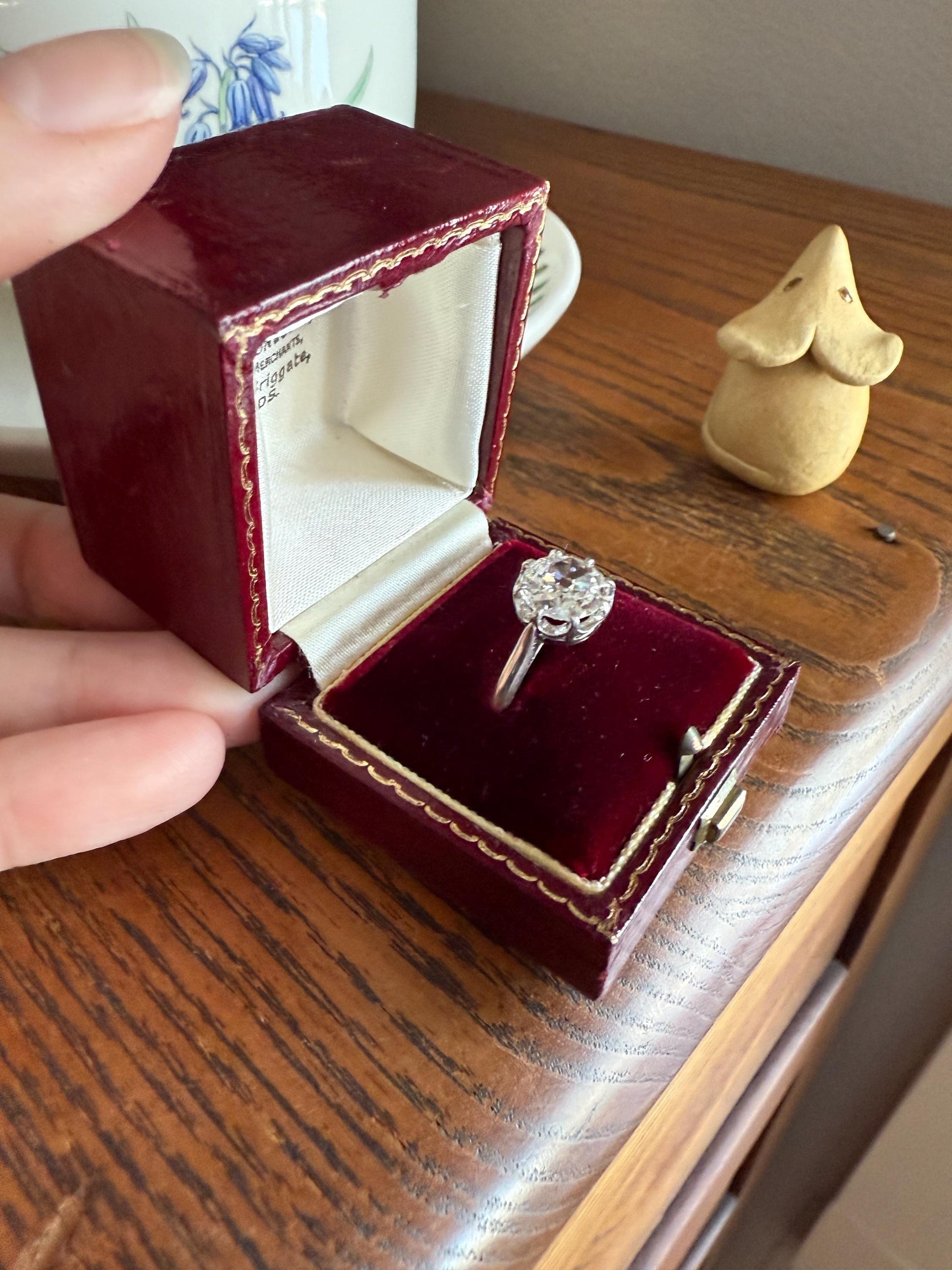 Antique 1.75 Carat Old Mine Cut DIAMOND East West OVAL Solitaire French Engagement Ring 18k White Gold Rainbow Stacker Love Gift Spready OMC