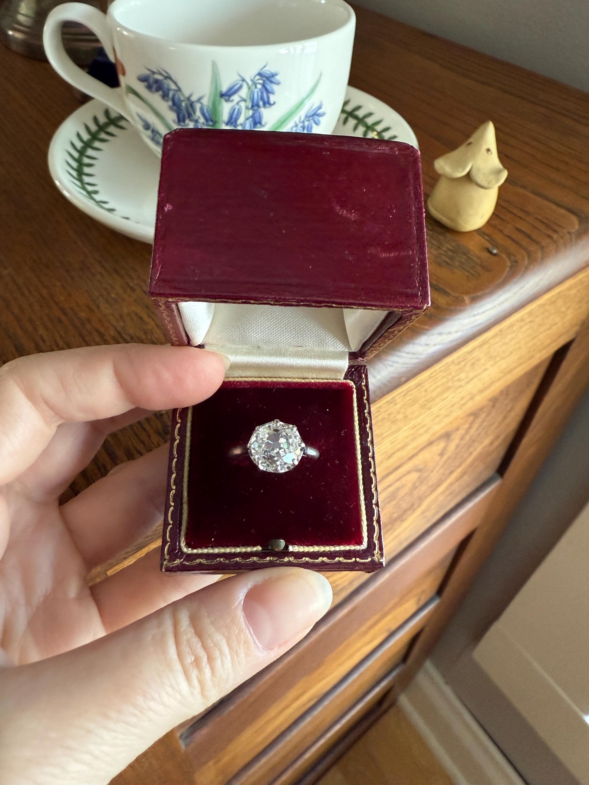 Antique 1.75 Carat Old Mine Cut DIAMOND East West OVAL Solitaire French Engagement Ring 18k White Gold Rainbow Stacker Love Gift Spready OMC