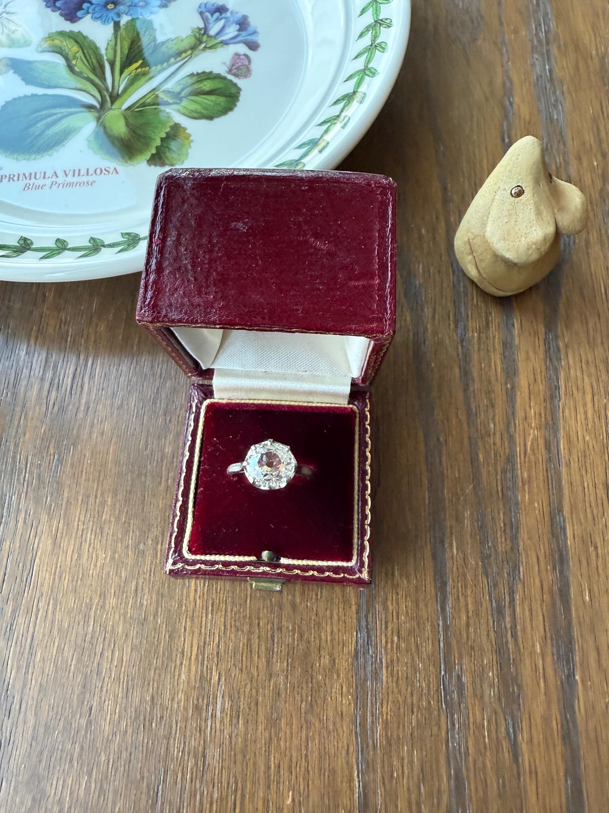 Antique 1.75 Carat Old Mine Cut DIAMOND East West OVAL Solitaire French Engagement Ring 18k White Gold Rainbow Stacker Love Gift Spready OMC