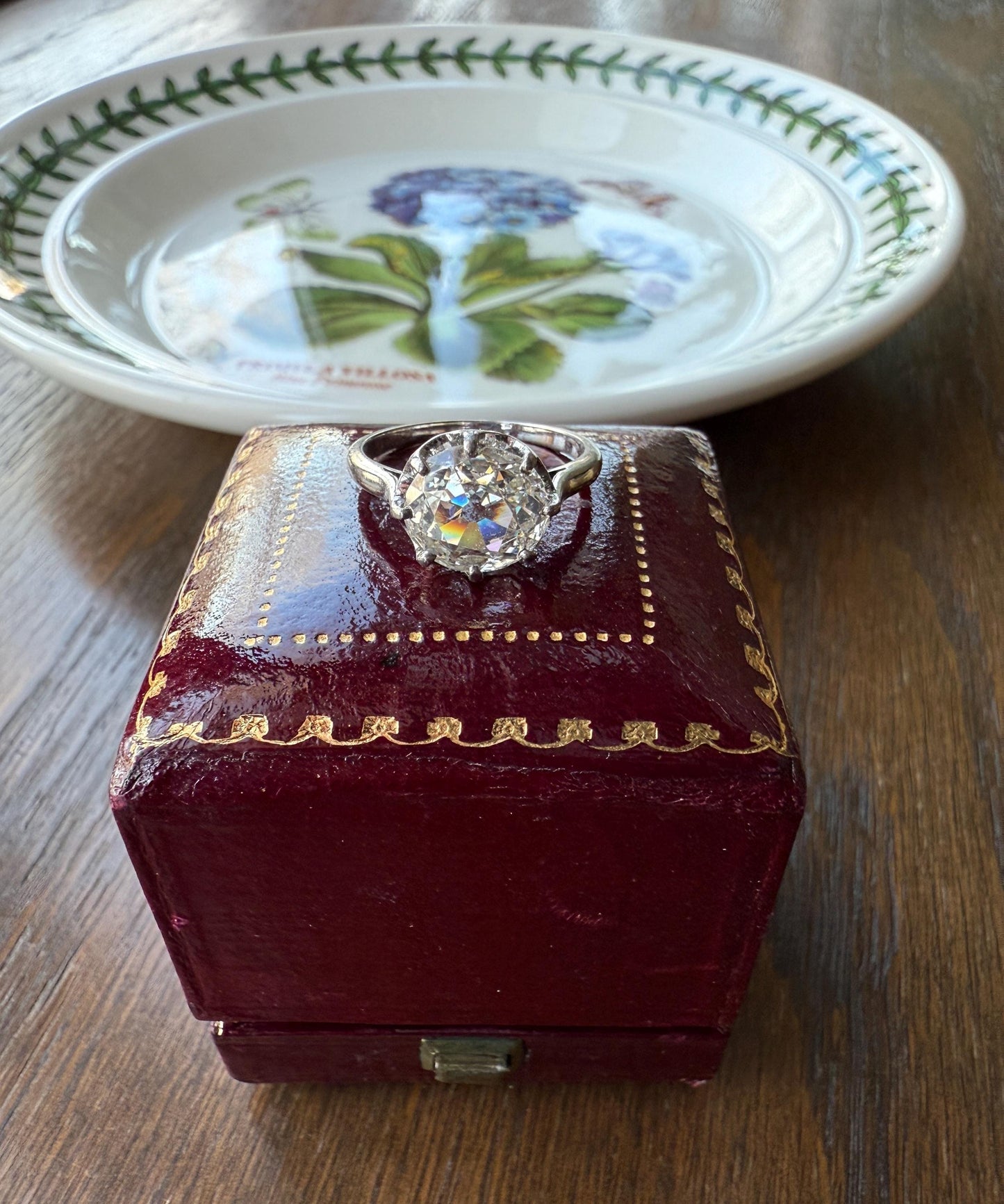 Antique 1.75 Carat Old Mine Cut DIAMOND East West OVAL Solitaire French Engagement Ring 18k White Gold Rainbow Stacker Love Gift Spready OMC