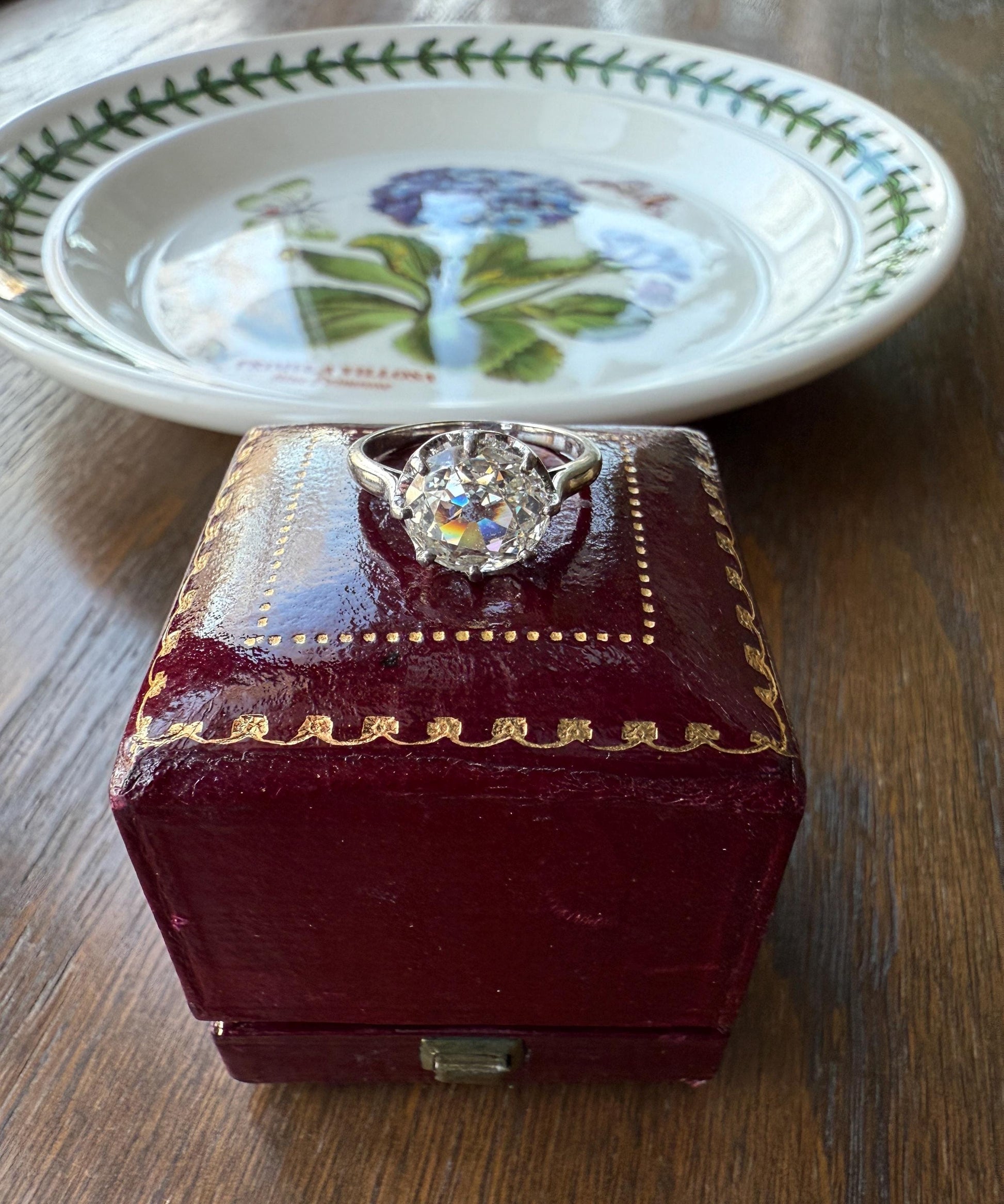 Antique 1.75 Carat Old Mine Cut DIAMOND East West OVAL Solitaire French Engagement Ring 18k White Gold Rainbow Stacker Love Gift Spready OMC