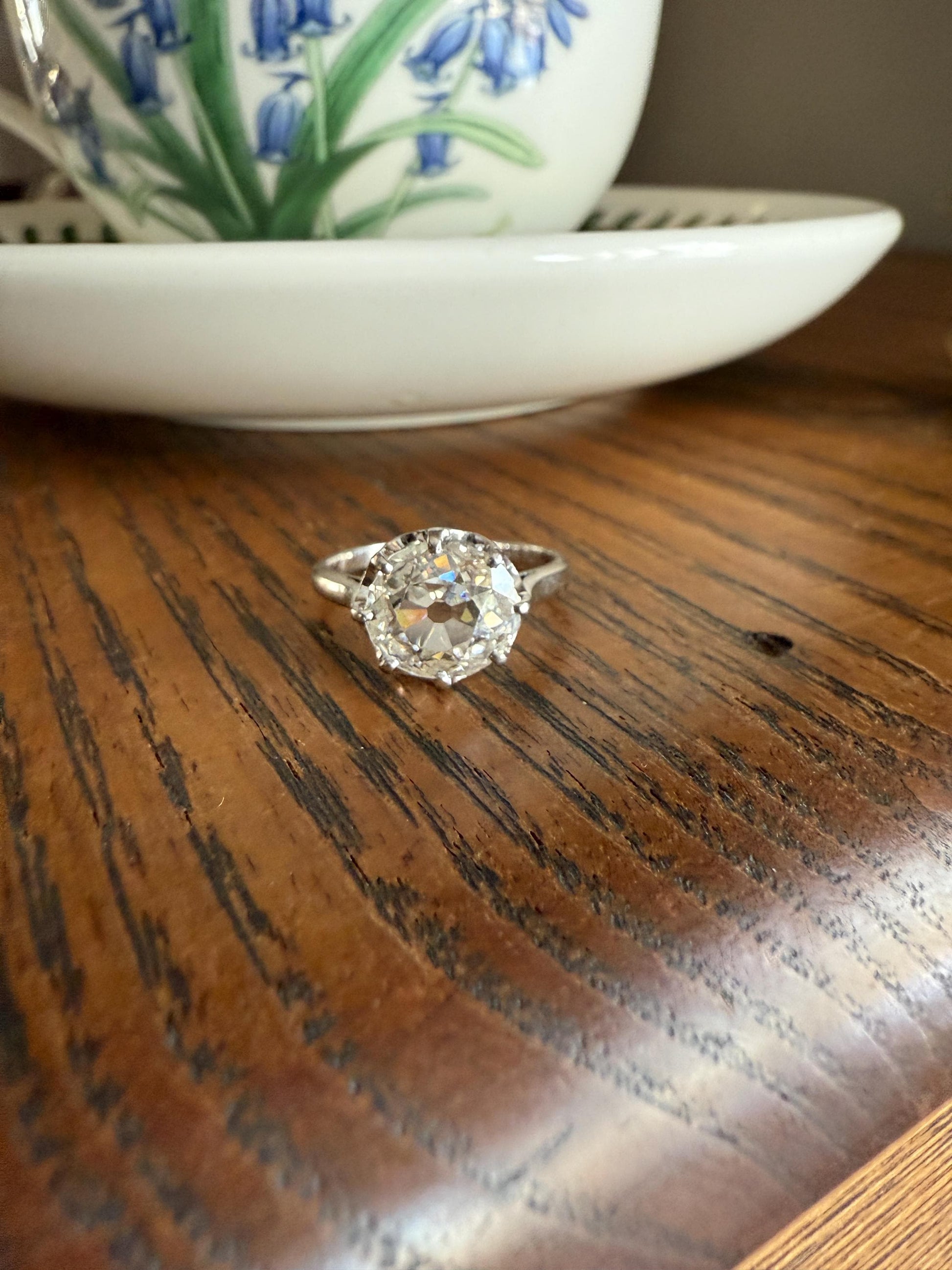 Antique 1.75 Carat Old Mine Cut DIAMOND East West OVAL Solitaire French Engagement Ring 18k White Gold Rainbow Stacker Love Gift Spready OMC