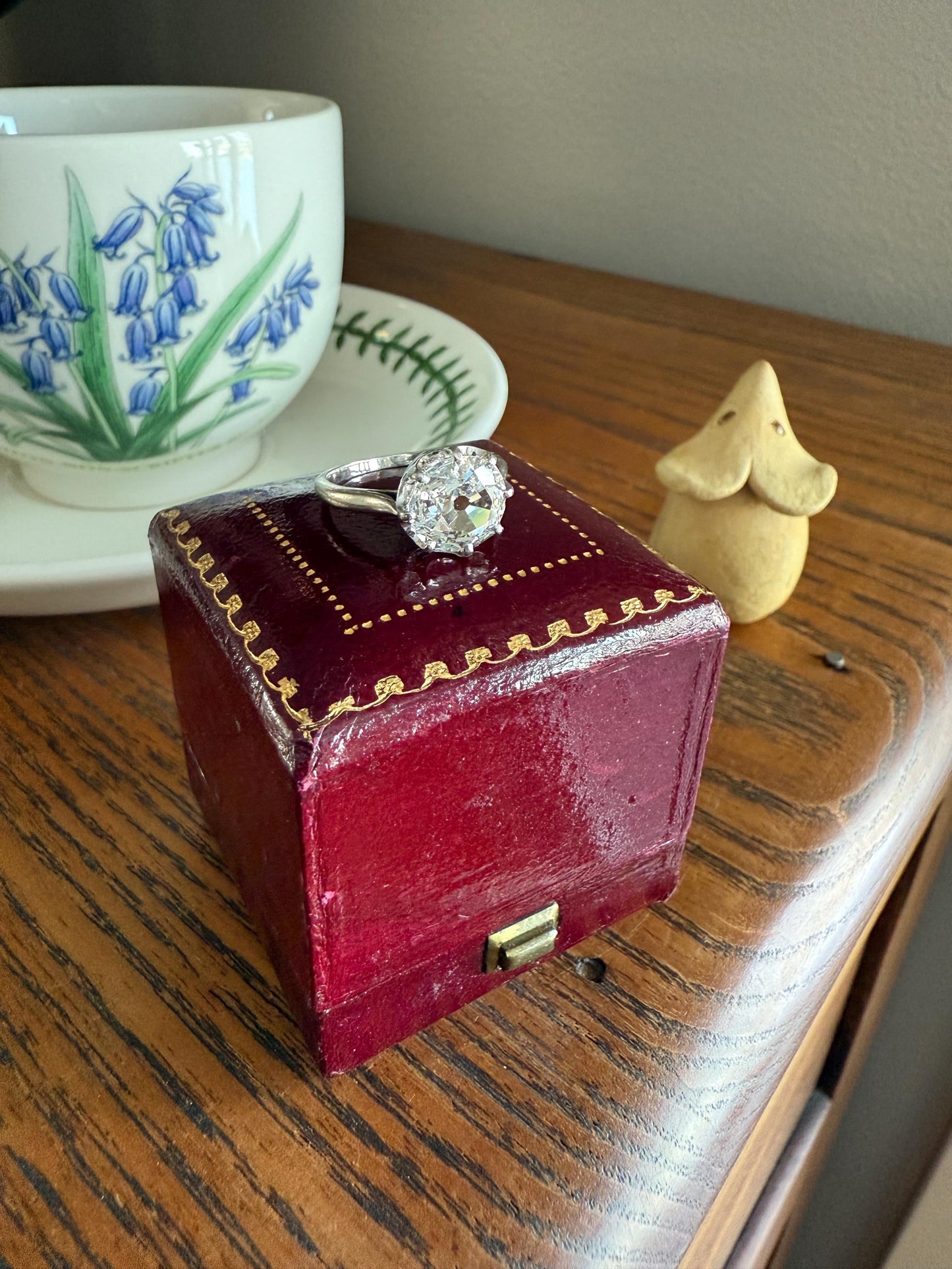 Antique 1.75 Carat Old Mine Cut DIAMOND East West OVAL Solitaire French Engagement Ring 18k White Gold Rainbow Stacker Love Gift Spready OMC