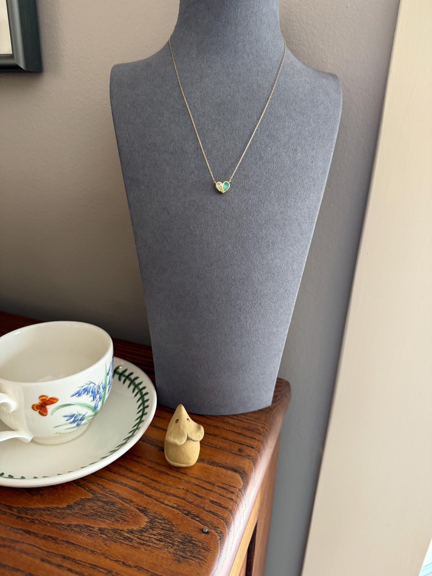 Vintage 18k Gold Fancy Light Yellow PEAR Diamond Natural EMERALD Heart Pendant Toi et Moi Necklace Green Figural Sparkle Fixed Chain