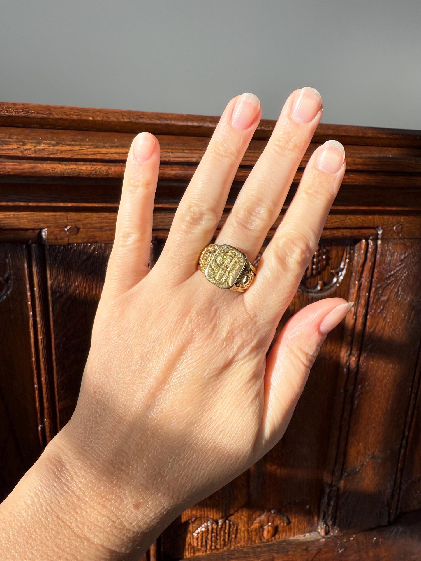HEAVY Antique LION Chunky SIGNET 15.2g 18k Gold Solid Ring French Figural Animal Head Initial Wax Seal Pb Bp Intaglio Sturdy Band Unisex Man