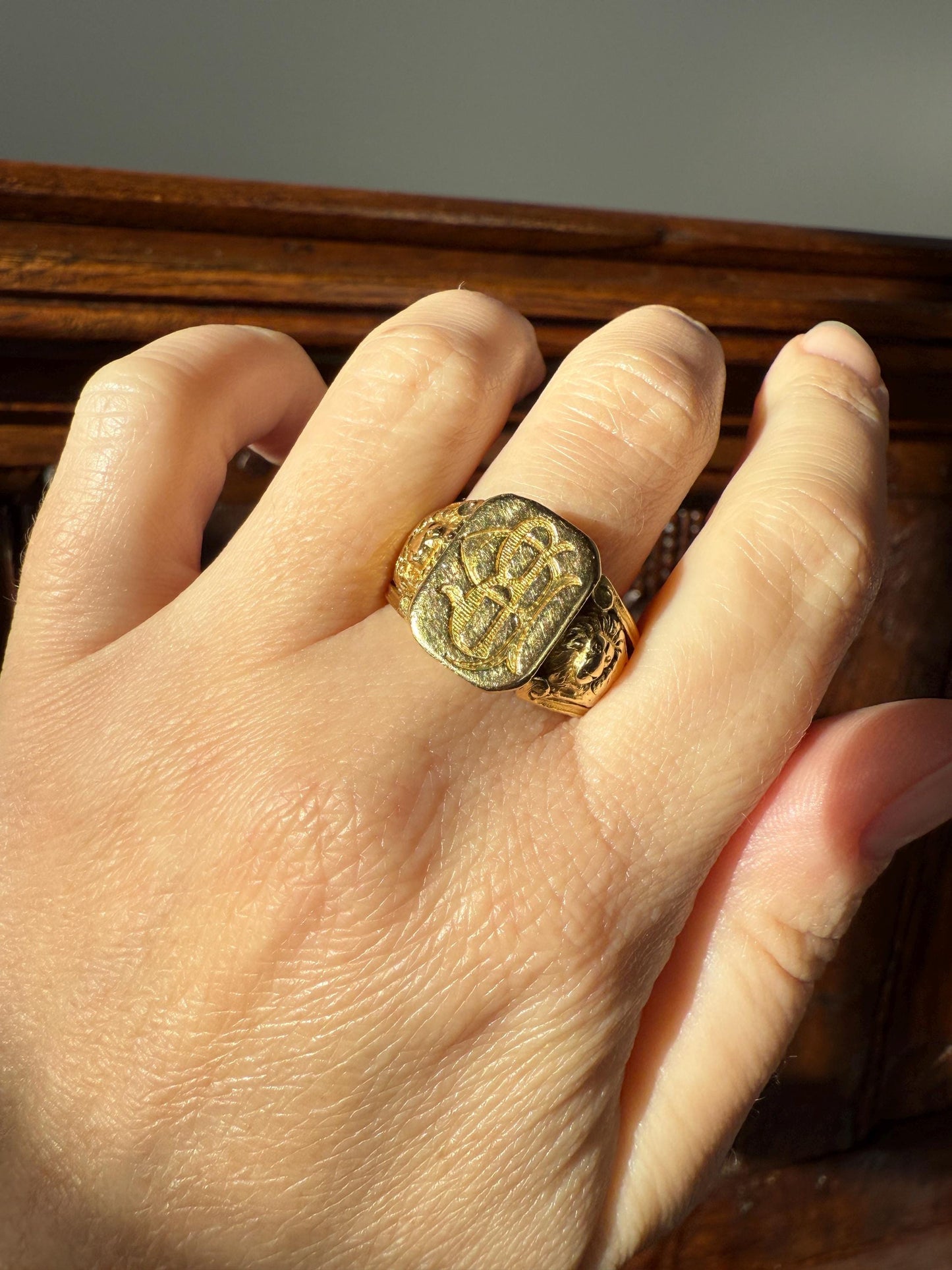 HEAVY Antique LION Chunky SIGNET 15.2g 18k Gold Solid Ring French Figural Animal Head Initial Wax Seal Pb Bp Intaglio Sturdy Band Unisex Man