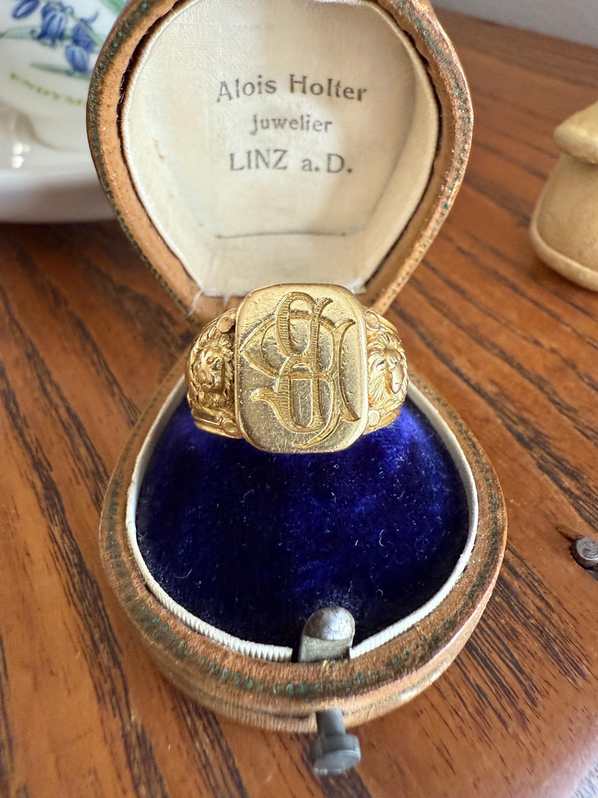 HEAVY Antique LION Chunky SIGNET 15.2g 18k Gold Solid Ring French Figural Animal Head Initial Wax Seal Pb Bp Intaglio Sturdy Band Unisex Man