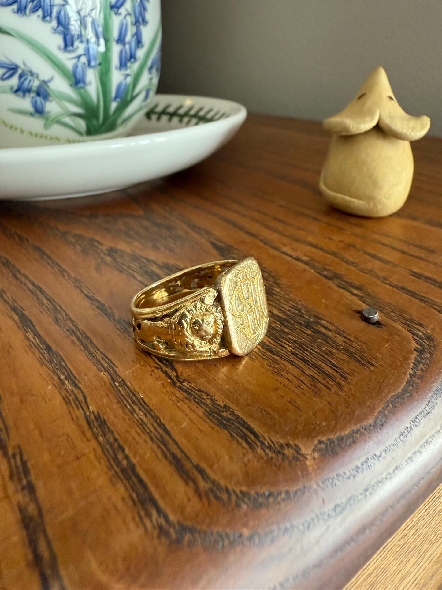HEAVY Antique LION Chunky SIGNET 15.2g 18k Gold Solid Ring French Figural Animal Head Initial Wax Seal Pb Bp Intaglio Sturdy Band Unisex Man