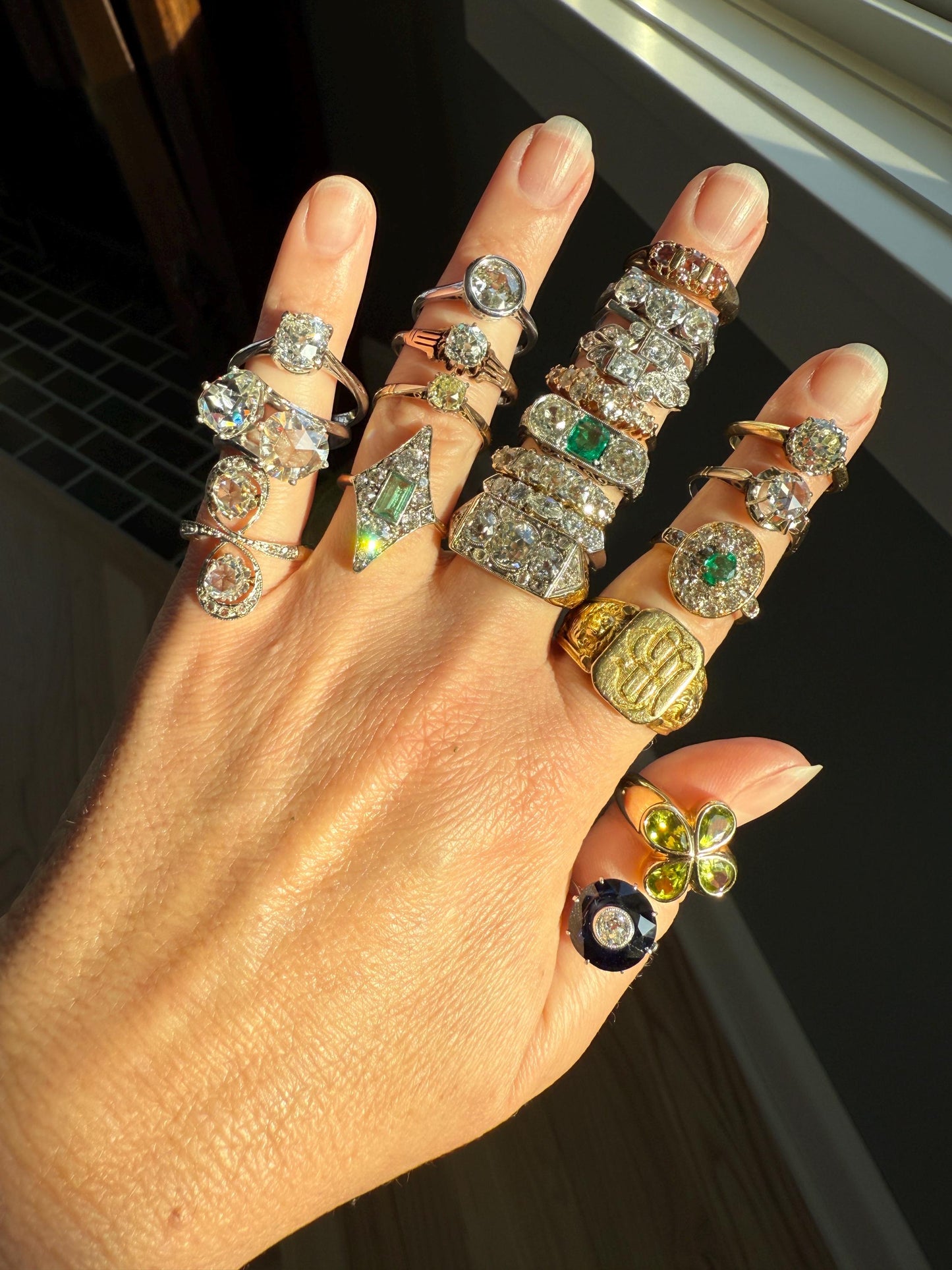 PERIDOT Chunky French Vintage Pale Green Pear Bezel Set Four Leaf Clover 7.5g 18k Gold Stacker Ring Domed Band Retro Flower Lime Green