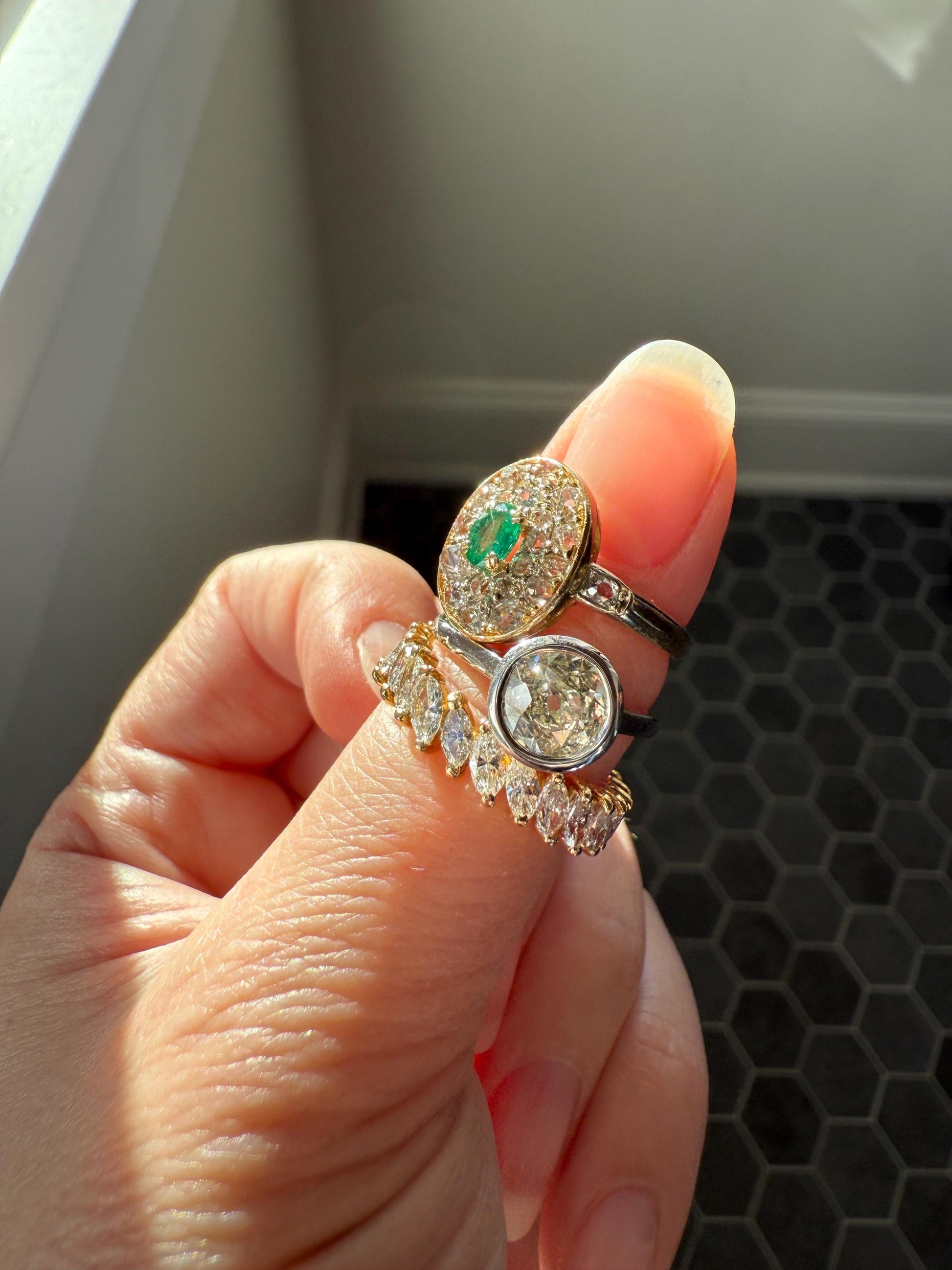 SPREADY Vintage 1.1 Carat Old Mine Cut DIAMOND Bezel Set Ring Art Deco Stacker Band 18k White Gold Solitaire Geometric Engagement