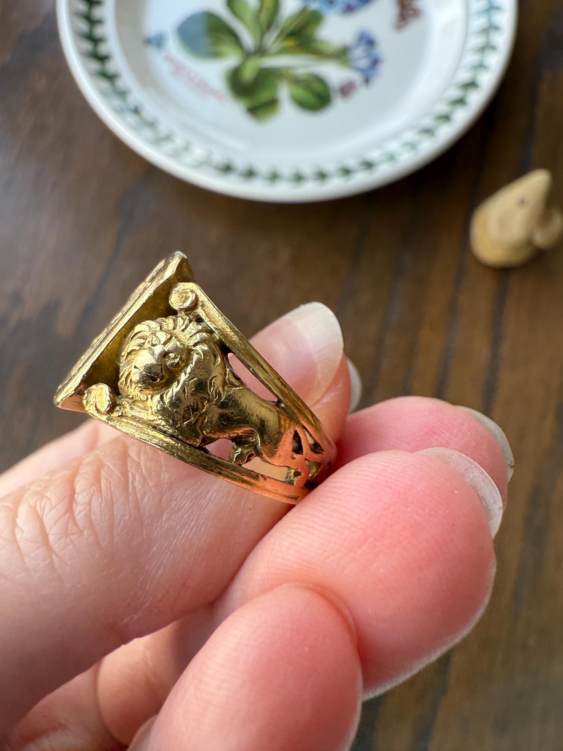 HEAVY Antique LION Chunky SIGNET 15.2g 18k Gold Solid Ring French Figural Animal Head Initial Wax Seal Pb Bp Intaglio Sturdy Band Unisex Man