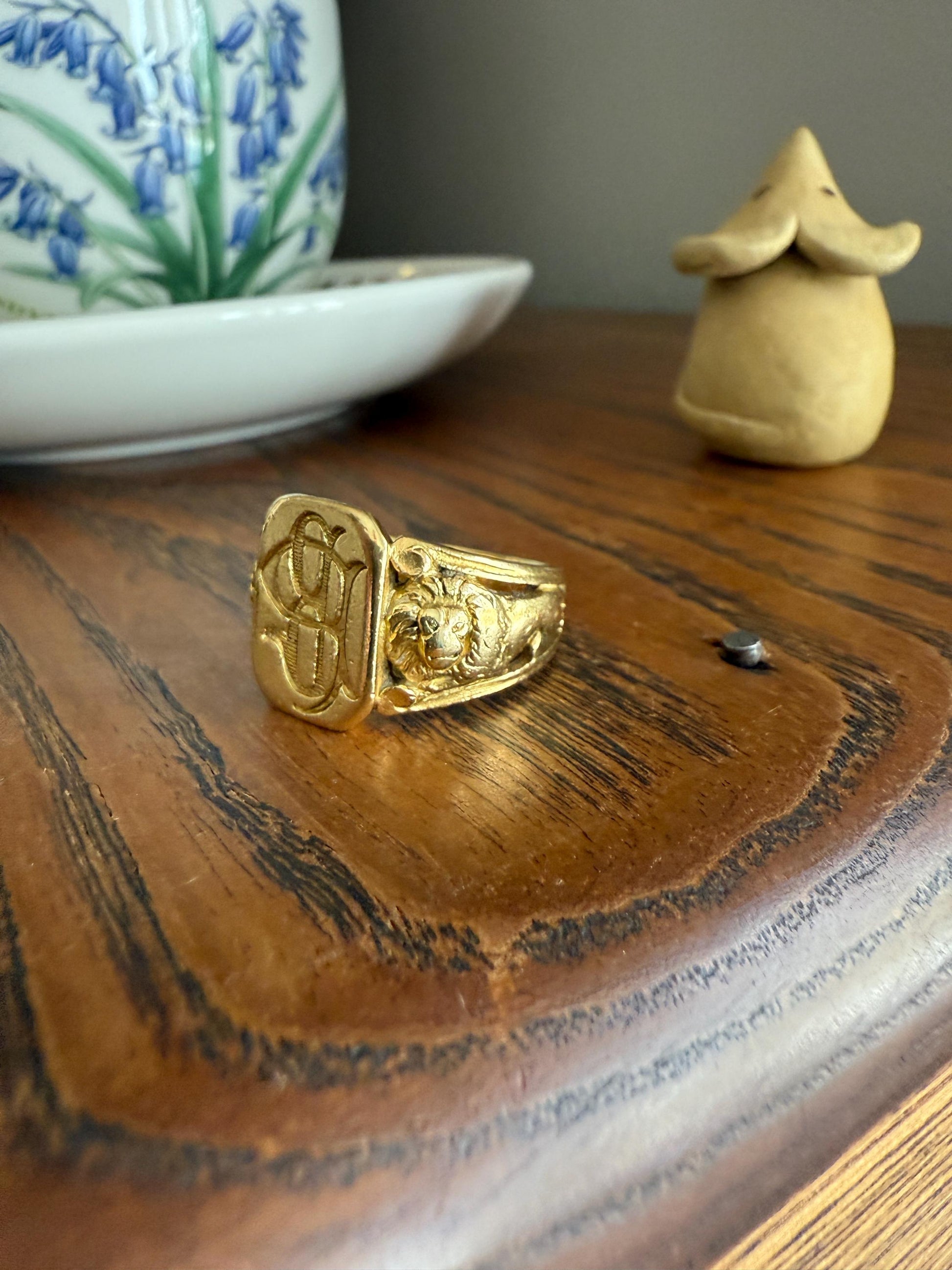 HEAVY Antique LION Chunky SIGNET 15.2g 18k Gold Solid Ring French Figural Animal Head Initial Wax Seal Pb Bp Intaglio Sturdy Band Unisex Man