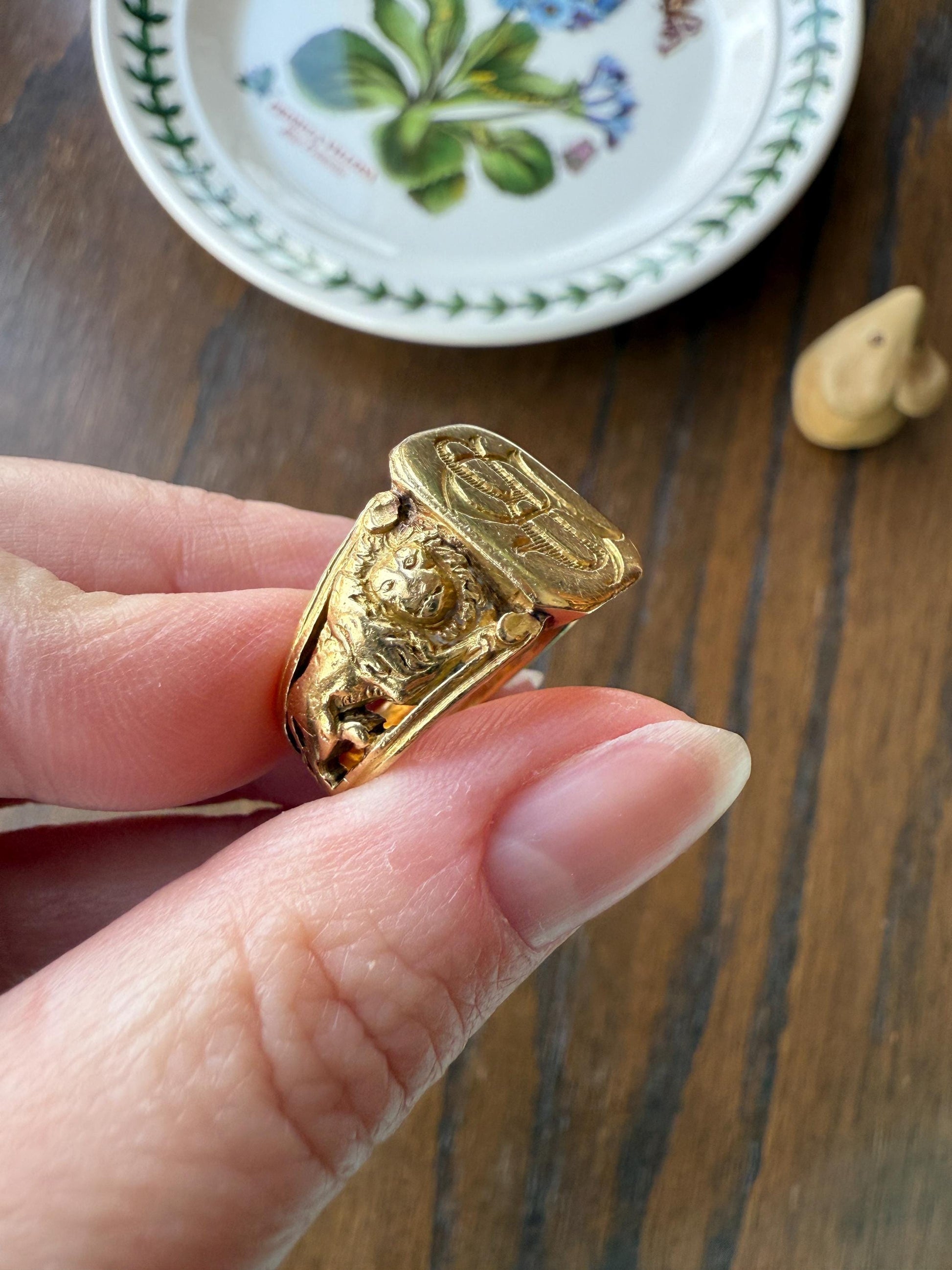 HEAVY Antique LION Chunky SIGNET 15.2g 18k Gold Solid Ring French Figural Animal Head Initial Wax Seal Pb Bp Intaglio Sturdy Band Unisex Man