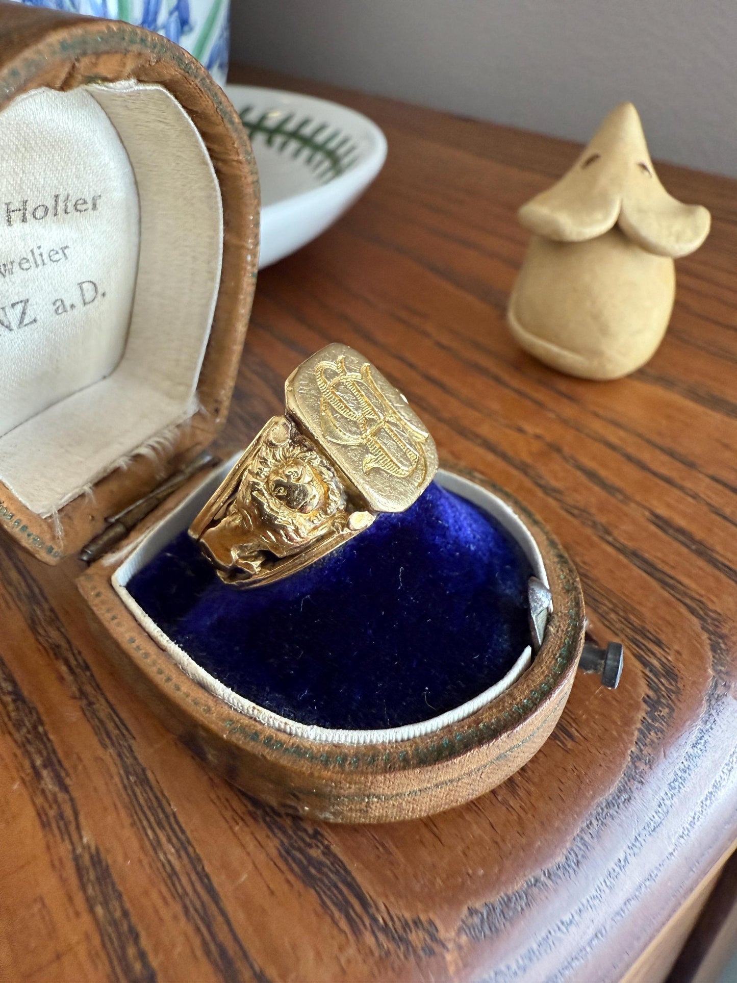 HEAVY Antique LION Chunky SIGNET 15.2g 18k Gold Solid Ring French Figural Animal Head Initial Wax Seal Pb Bp Intaglio Sturdy Band Unisex Man