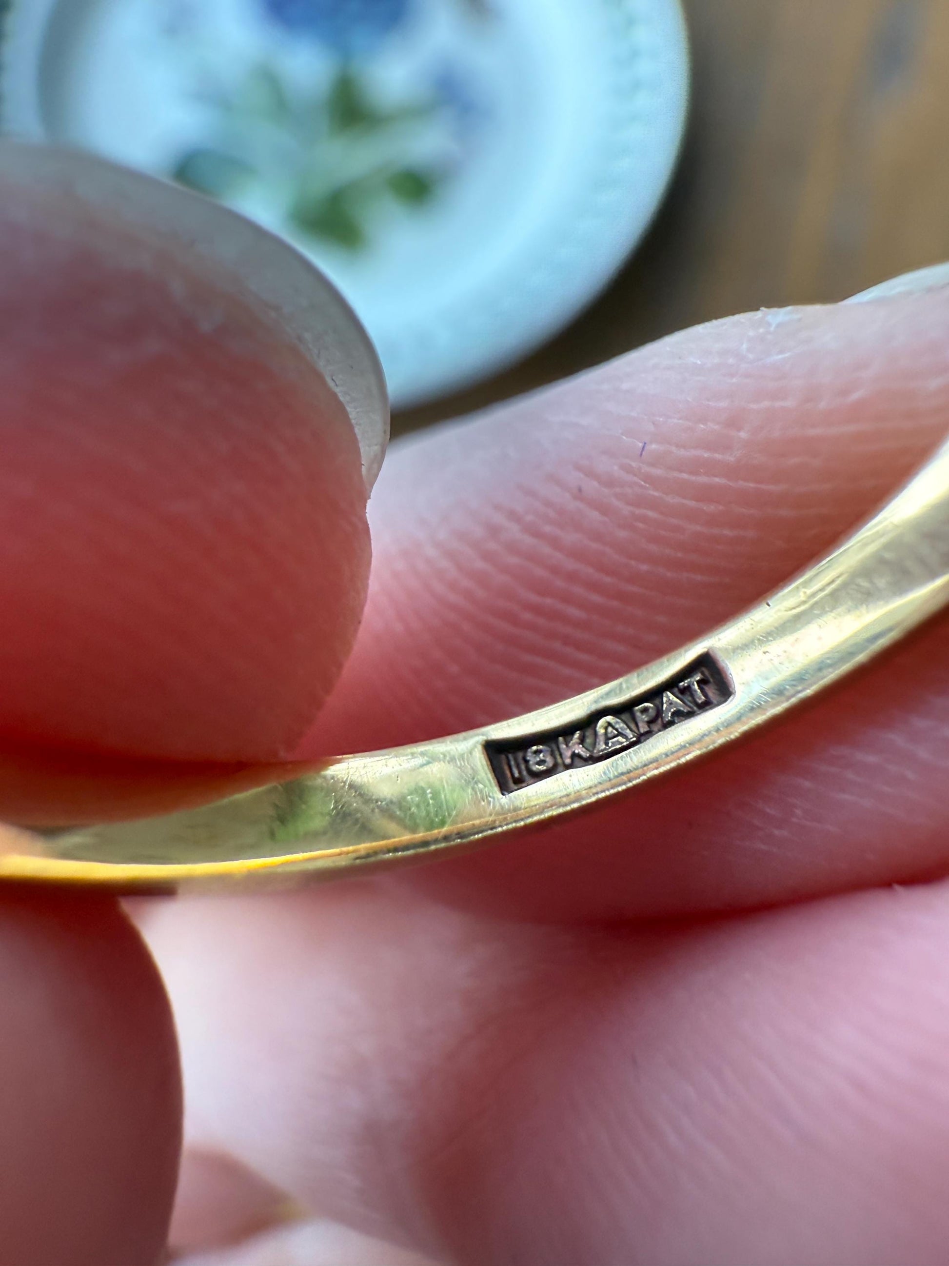 Victorian Engraved Antique Wedding Band Vertical Edge Engraving Flat Side Ornate Swirl Stacker 18k Gold Solid Ring