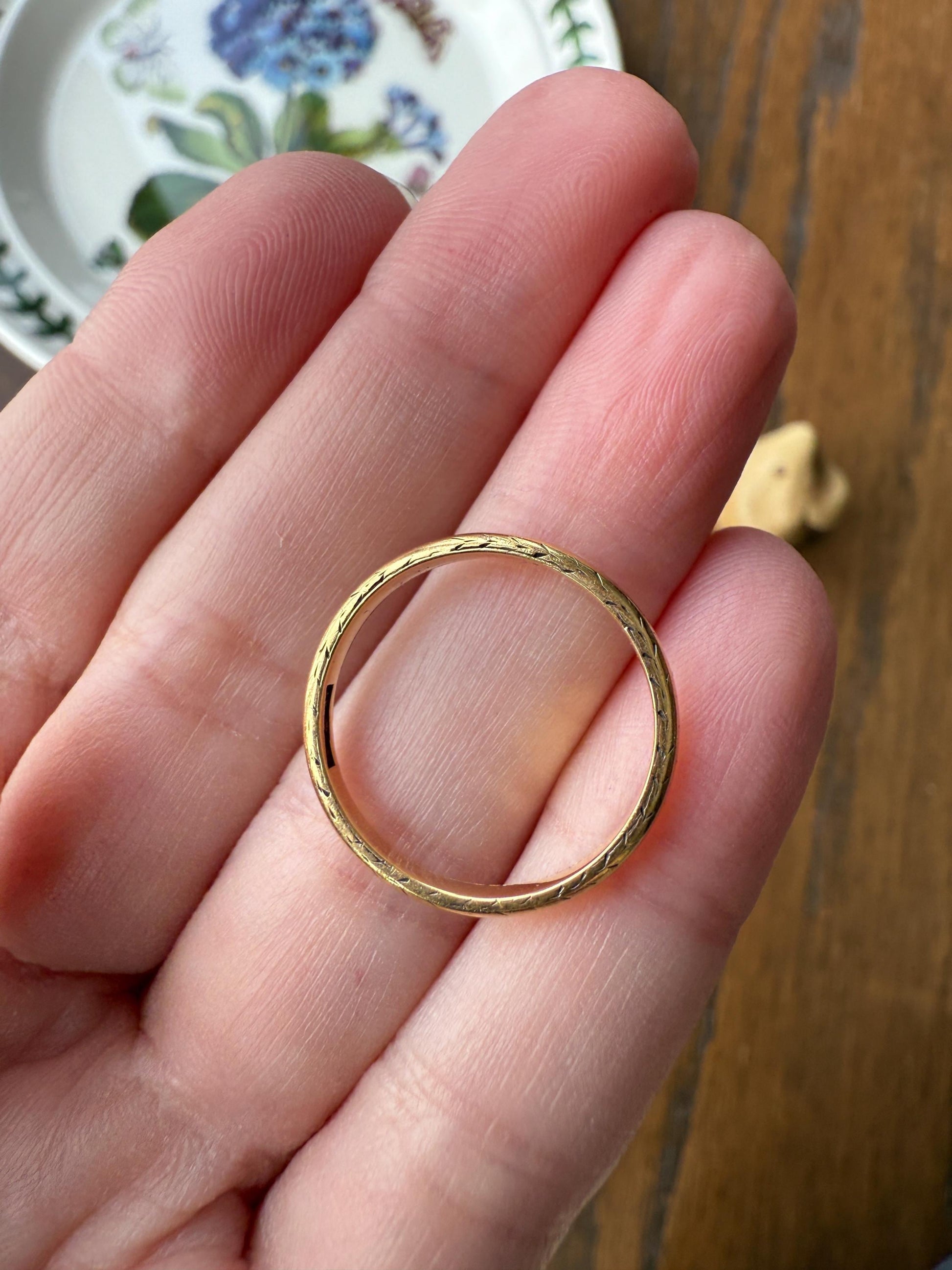 Victorian Engraved Antique Wedding Band Vertical Edge Engraving Flat Side Ornate Swirl Stacker 18k Gold Solid Ring