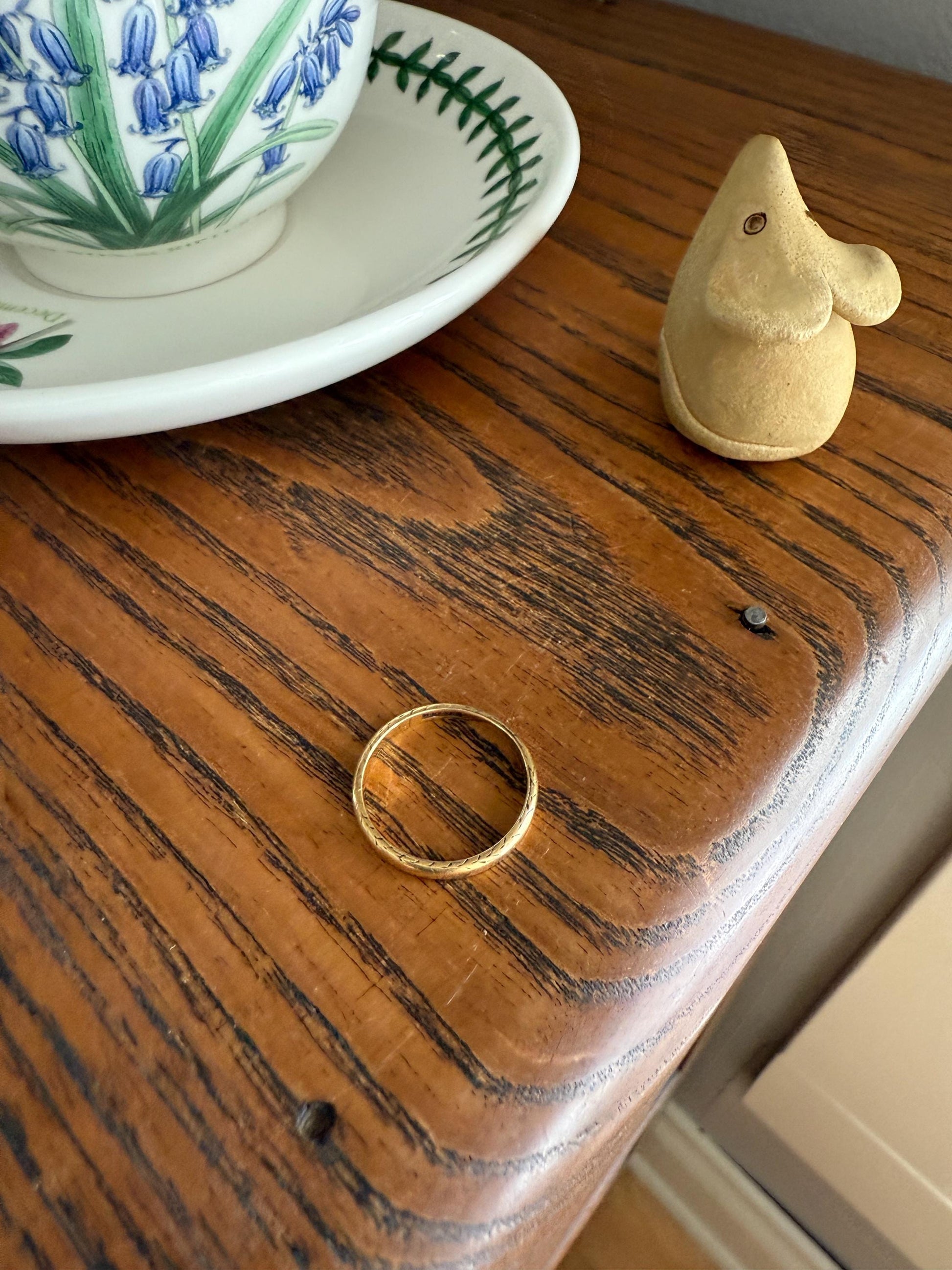 Victorian Engraved Antique Wedding Band Vertical Edge Engraving Flat Side Ornate Swirl Stacker 18k Gold Solid Ring