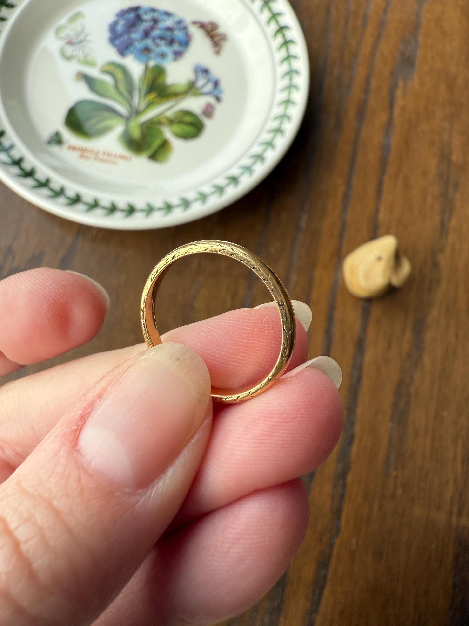 Victorian Engraved Antique Wedding Band Vertical Edge Engraving Flat Side Ornate Swirl Stacker 18k Gold Solid Ring