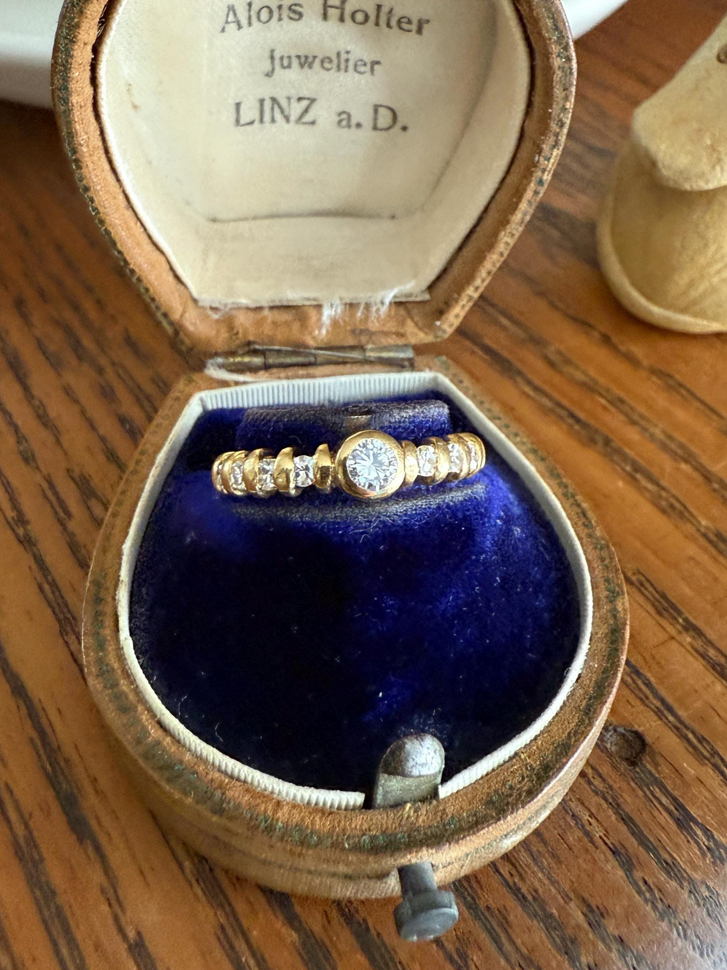 Vintage 18k Gold Diamond Bubble Band Stacker Ring Bezel Set with Accents Eleven Stone
