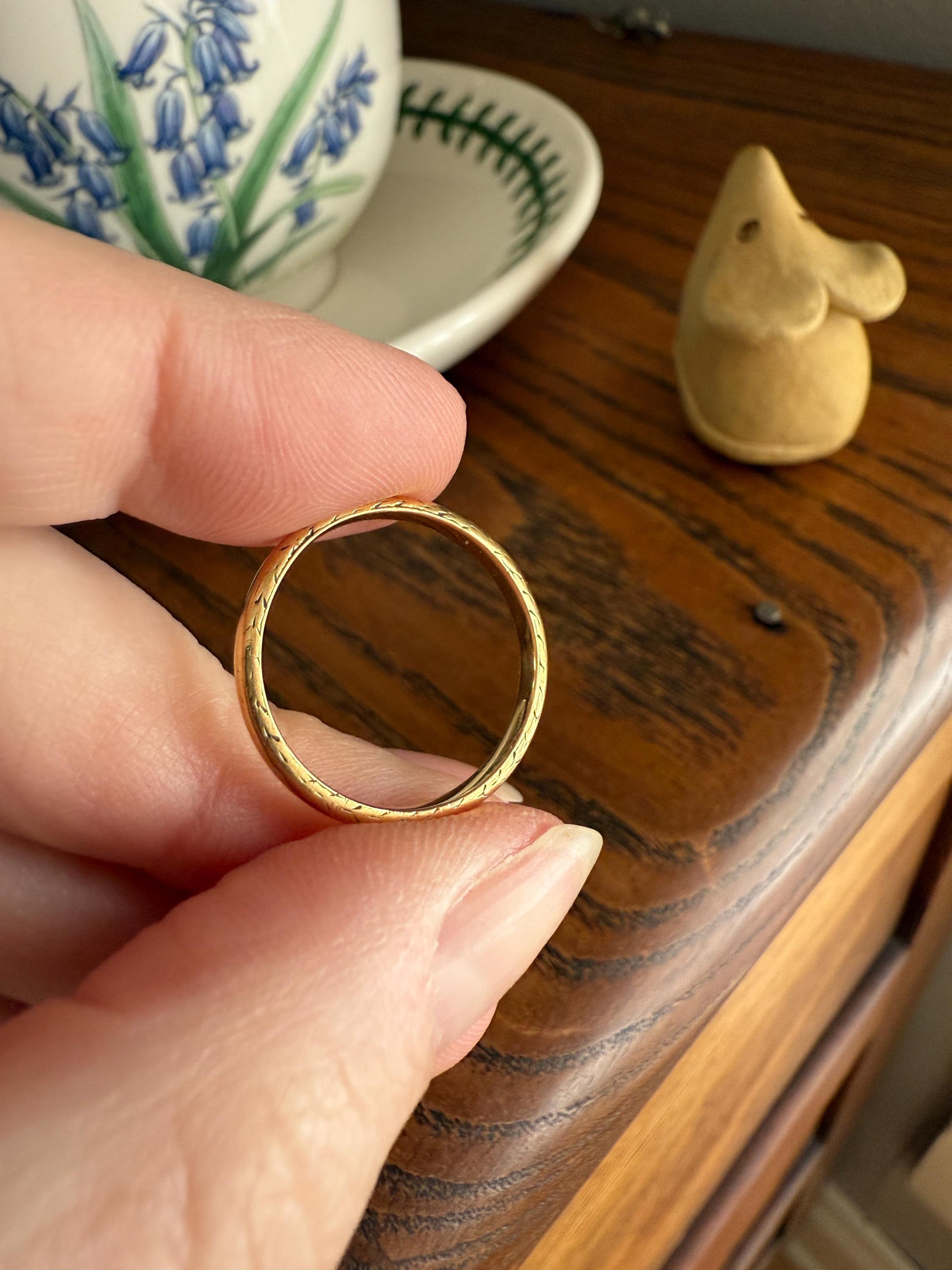 Victorian Engraved Antique Wedding Band Vertical Edge Engraving Flat Side Ornate Swirl Stacker 18k Gold Solid Ring