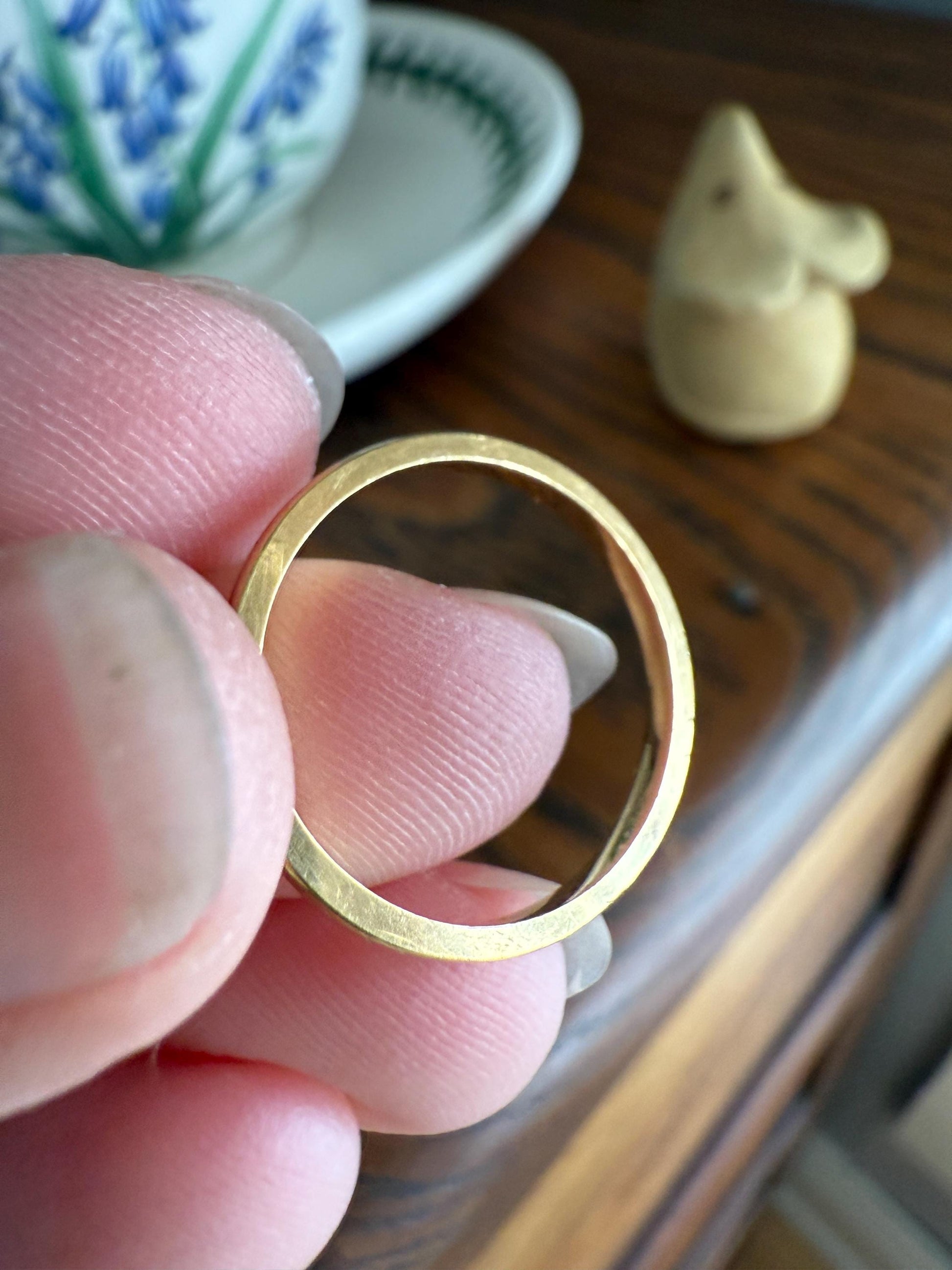 Victorian Engraved Antique Wedding Band Vertical Edge Engraving Flat Side Ornate Swirl Stacker 18k Gold Solid Ring