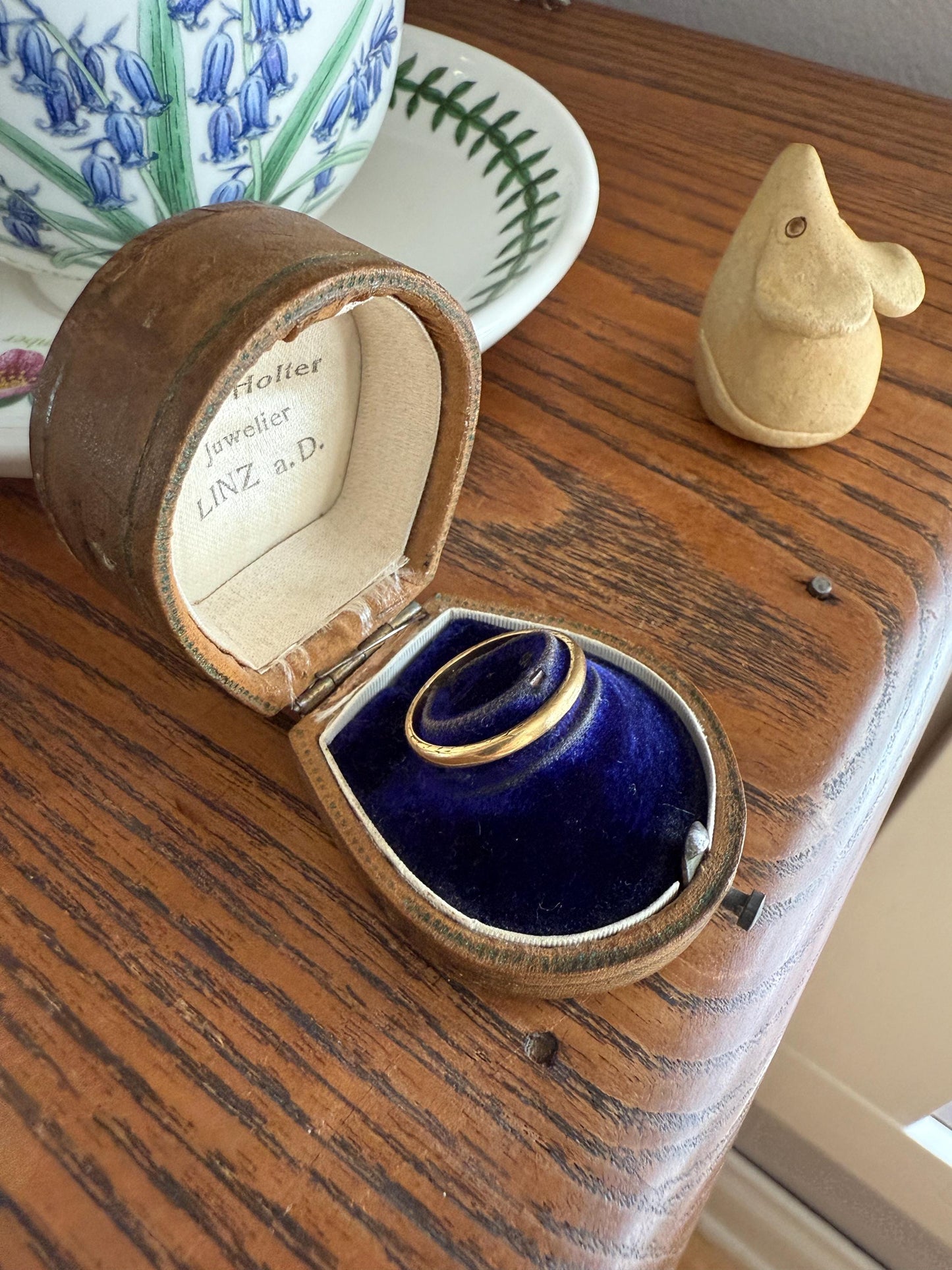 Victorian Engraved Antique Wedding Band Vertical Edge Engraving Flat Side Ornate Swirl Stacker 18k Gold Solid Ring