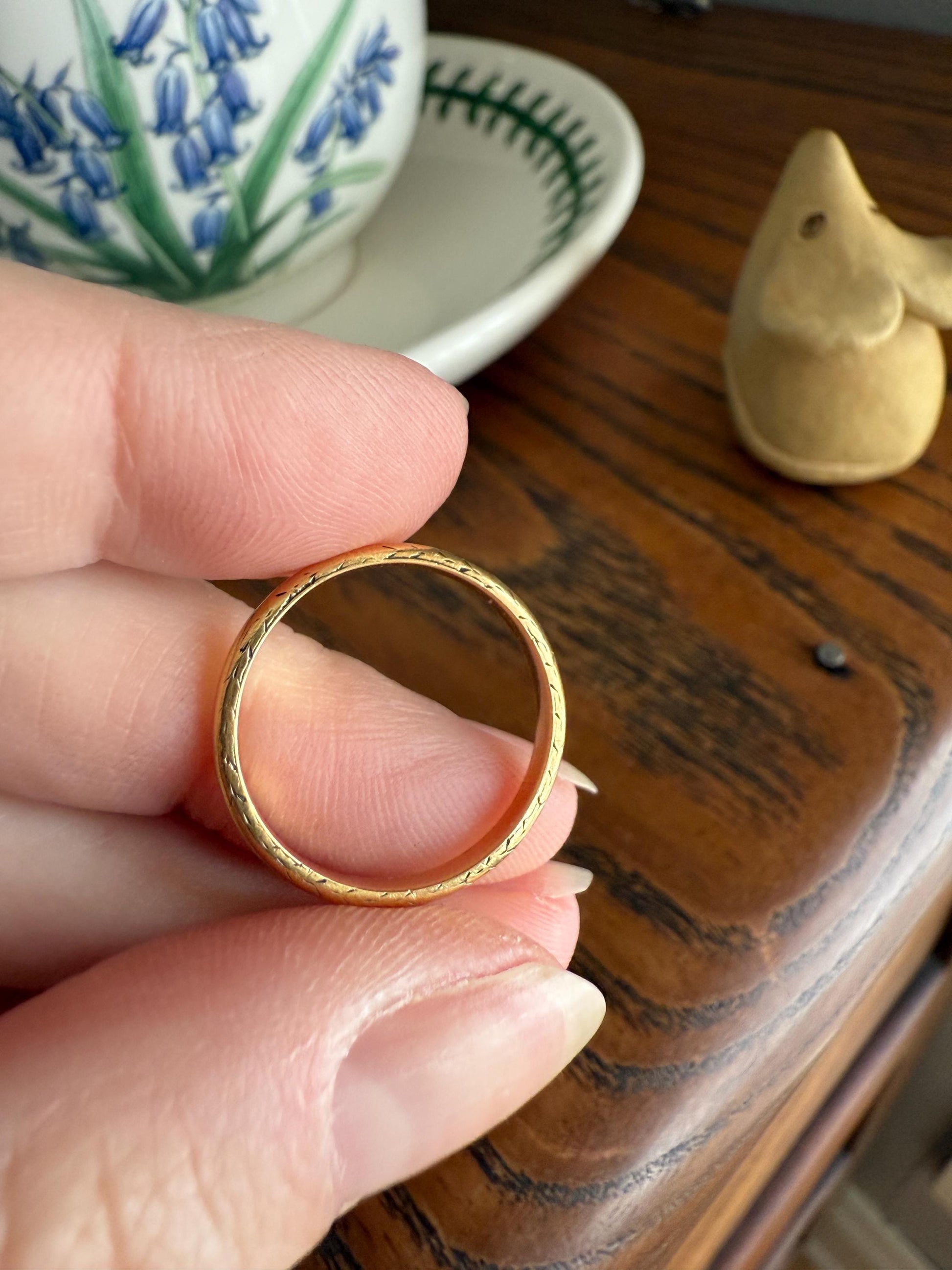 Victorian Engraved Antique Wedding Band Vertical Edge Engraving Flat Side Ornate Swirl Stacker 18k Gold Solid Ring