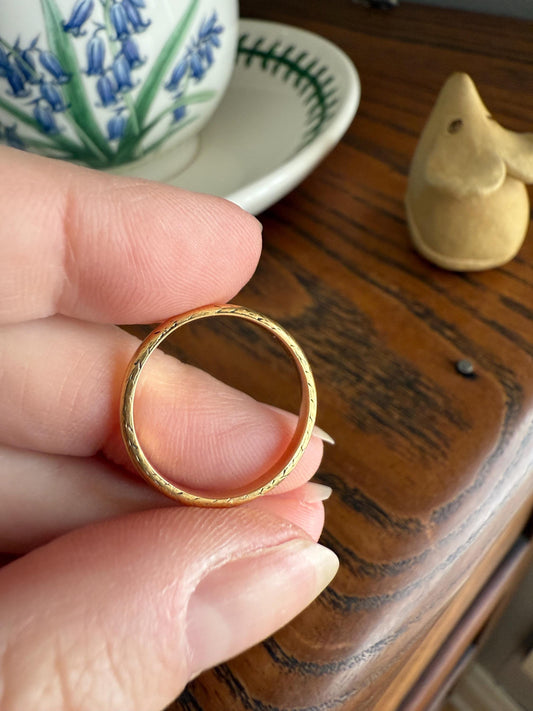 Victorian Engraved Antique Wedding Band Vertical Edge Engraving Flat Side Ornate Swirl Stacker 18k Gold Solid Ring