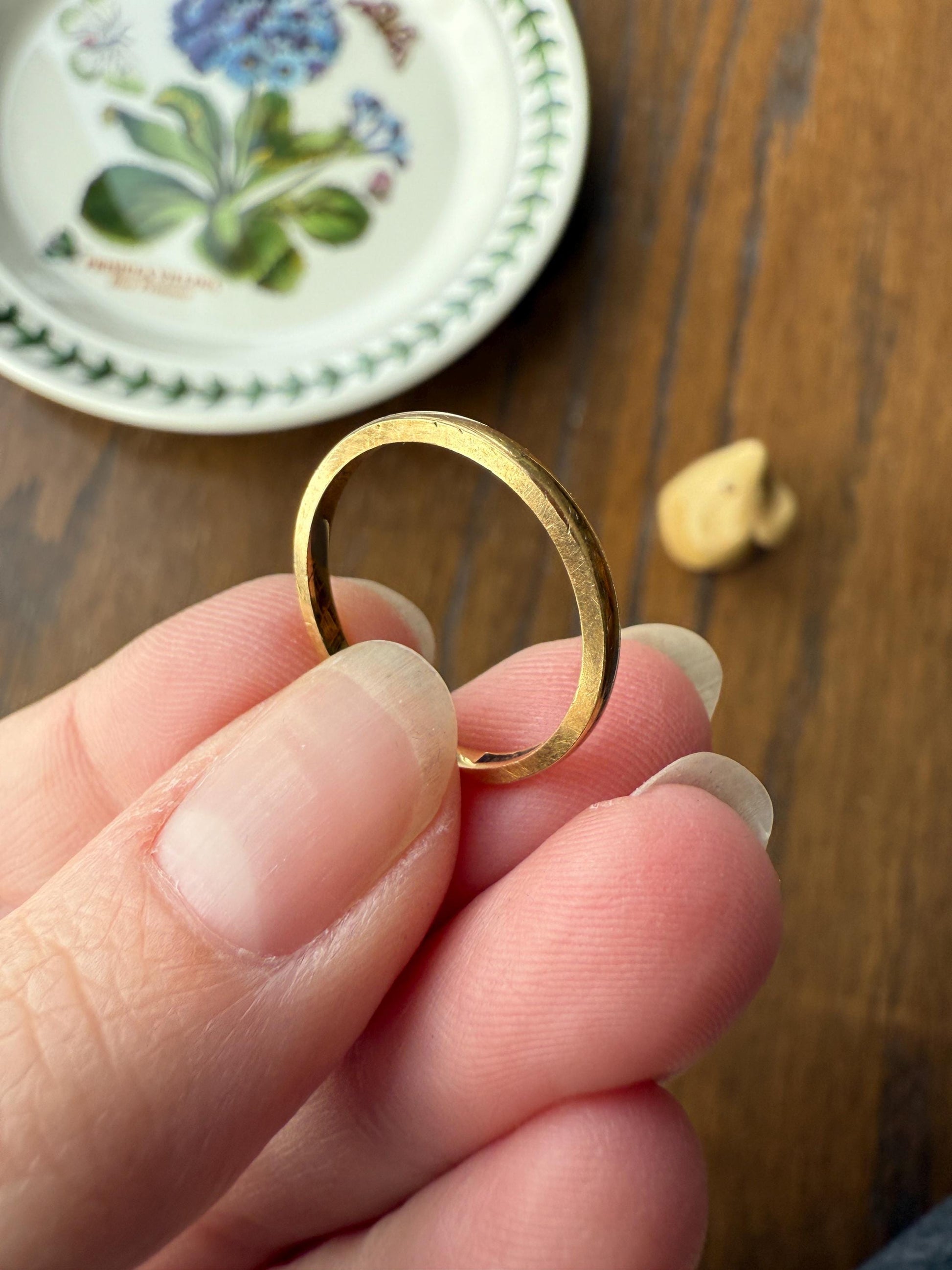 Victorian Engraved Antique Wedding Band Vertical Edge Engraving Flat Side Ornate Swirl Stacker 18k Gold Solid Ring