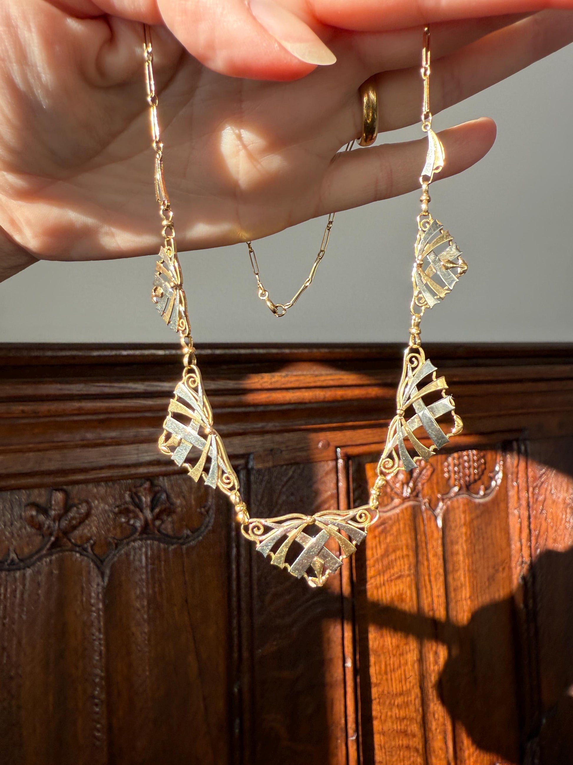 French Art Deco Antique 7.5g 18k Gold Two Tone Necklace Drapery Paperclip Chain Collar Fan Panels Pendants Figural Geometric Fanned Swirl