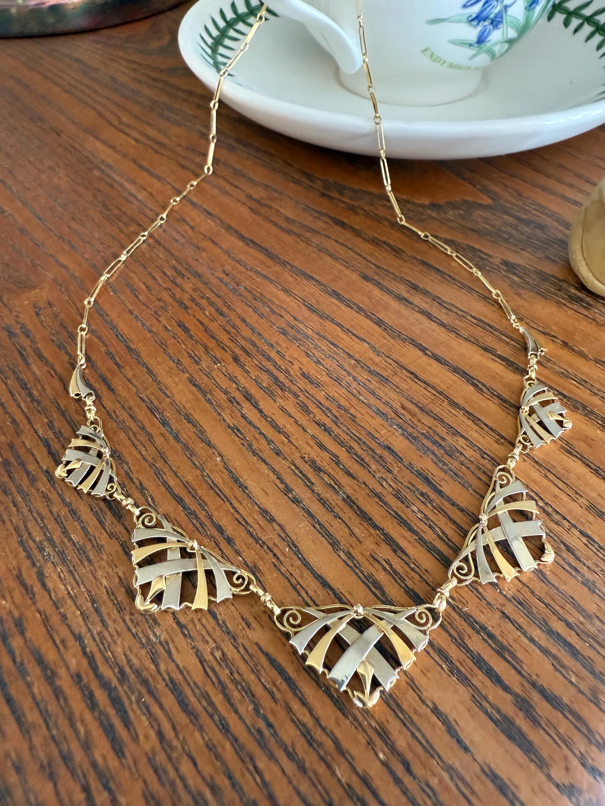French Art Deco Antique 7.5g 18k Gold Two Tone Necklace Drapery Paperclip Chain Collar Fan Panels Pendants Figural Geometric Fanned Swirl