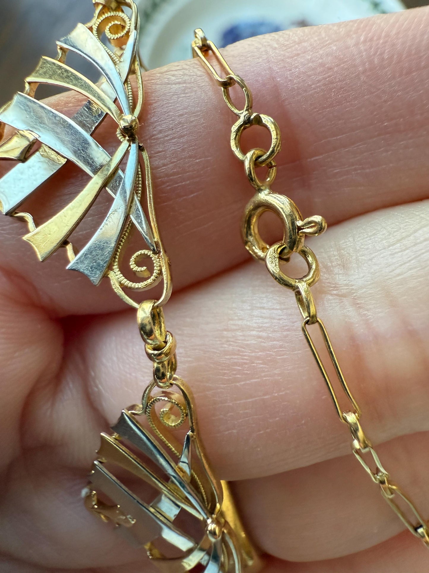 French Art Deco Antique 7.5g 18k Gold Two Tone Necklace Drapery Paperclip Chain Collar Fan Panels Pendants Figural Geometric Fanned Swirl