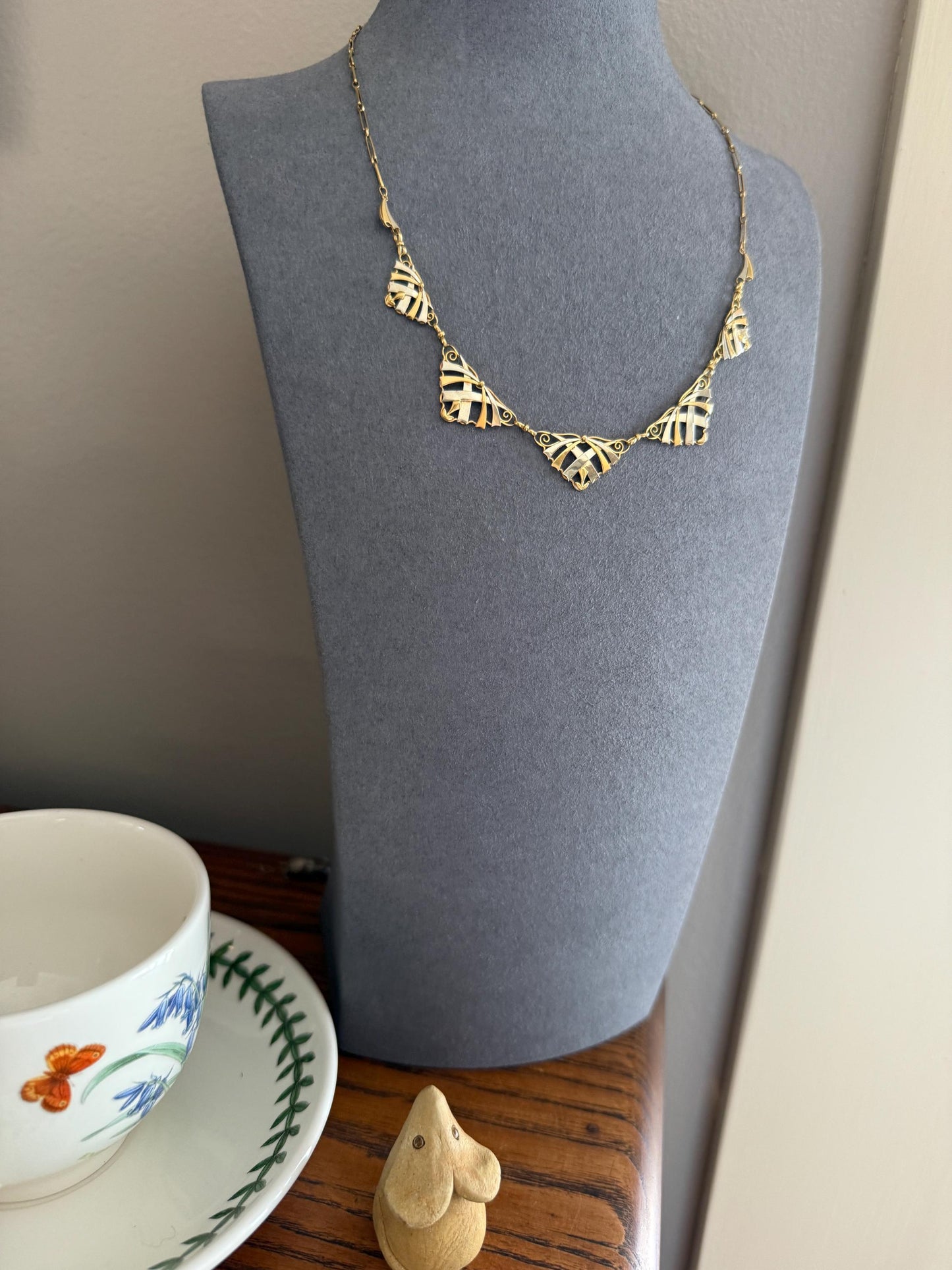 French Art Deco Antique 7.5g 18k Gold Two Tone Necklace Drapery Paperclip Chain Collar Fan Panels Pendants Figural Geometric Fanned Swirl